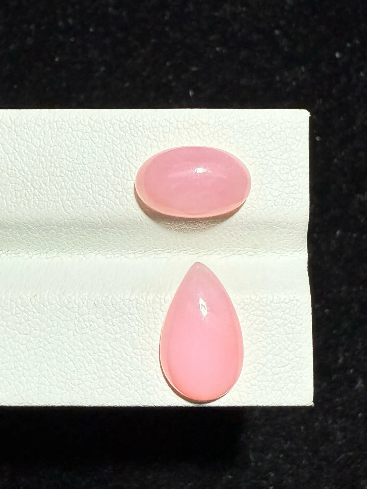 5.44ct天然粉欧泊蛋白石裸石，尺寸11.9*7.3*5.1毫米，颜色美艳