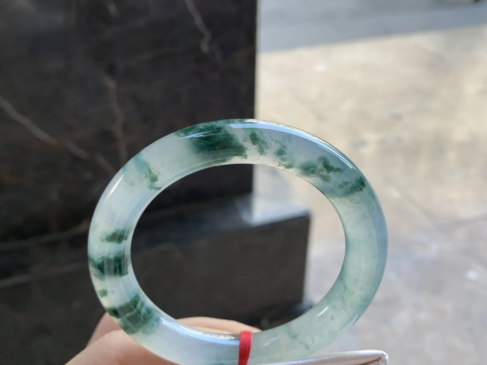 56-10.6

冰蓝花圆条手镯^_^种老 荧光十足透亮