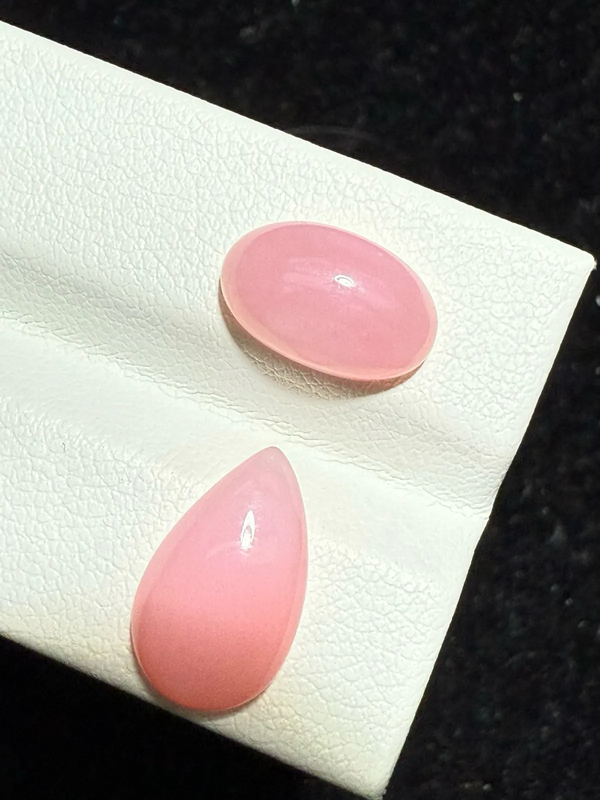 5.44ct天然粉欧泊蛋白石裸石，尺寸11.9*7.3*5.1毫米，颜色美艳