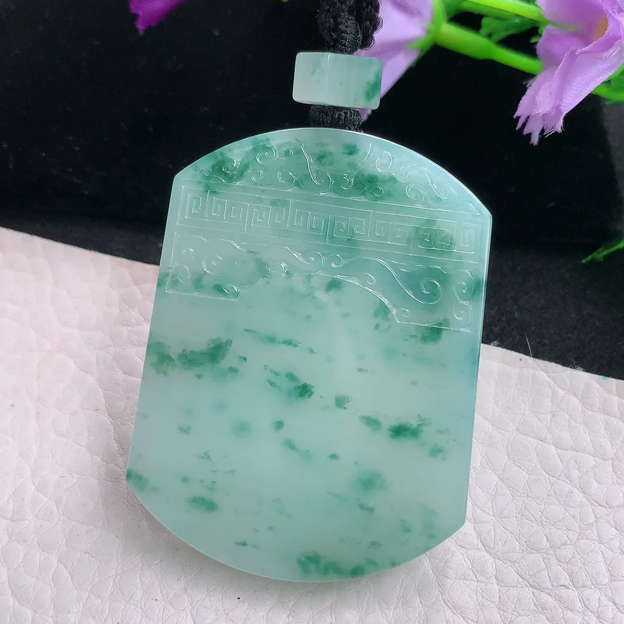 yl自然光53.8*41*5.8天然缅甸翡翠怀古雕飘花平安无事牌玉吊坠