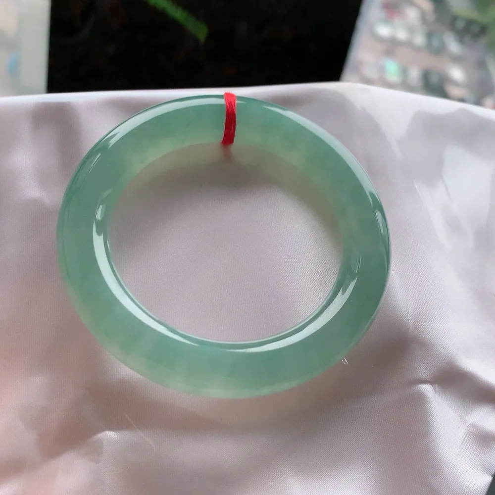 圆条高冰绿 无瑕 尺寸:54.4/12.1 种色俱佳