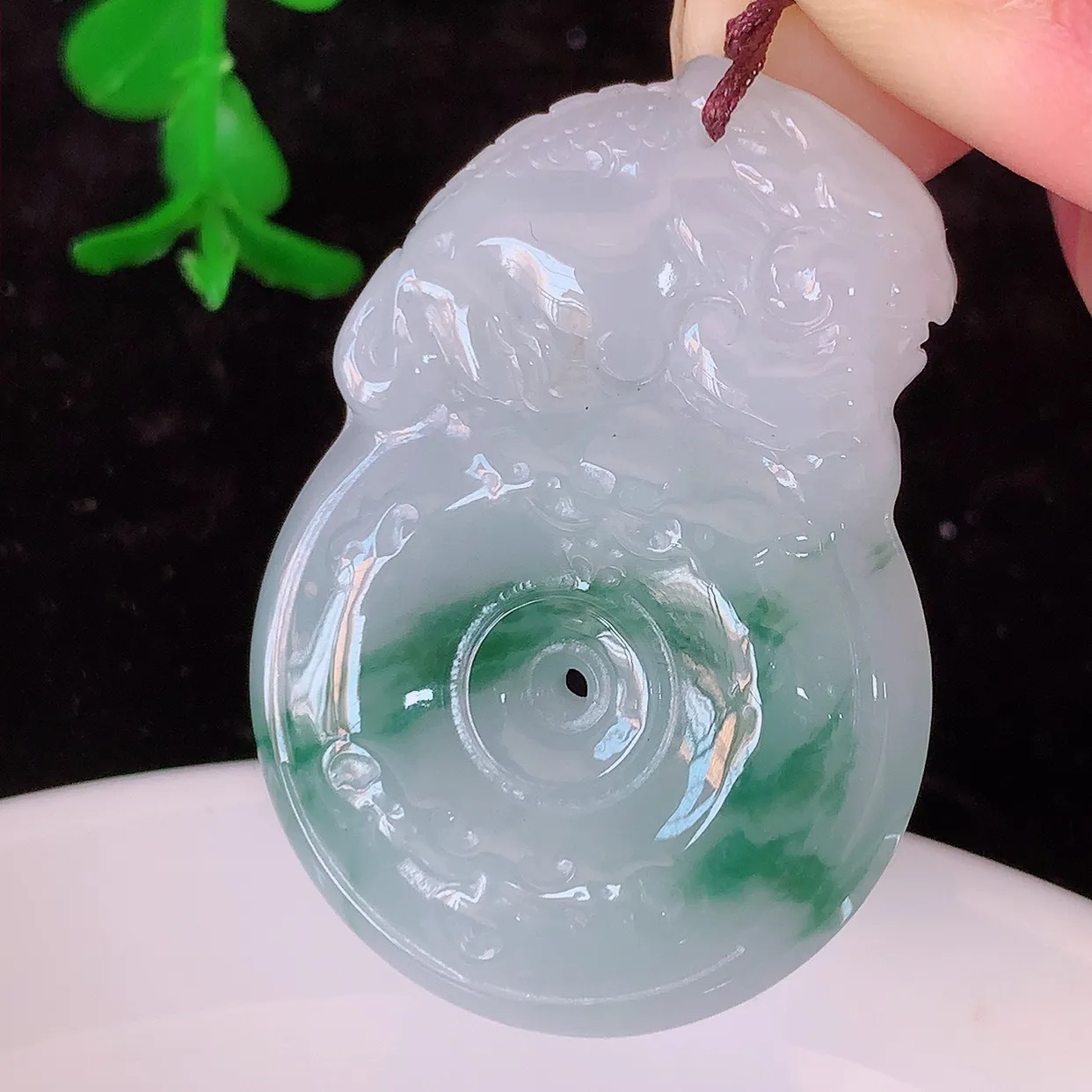 自然光实拍，冰飘花翡翠貔貅平安扣吊坠，翡翠平安扣，平安是福；冰透，很美的料子，平安扣佩戴优雅迷人！#57.26