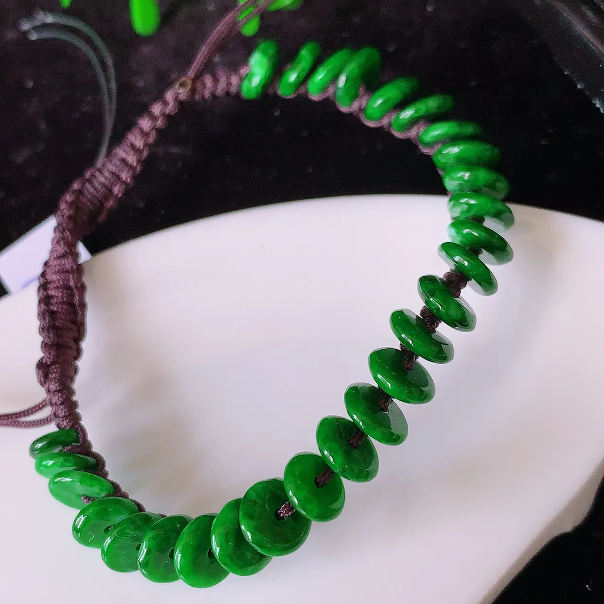 自然光实拍，冰润辣绿翡翠平安扣手串手链，种老水足，冰清玉润  颜色漂亮  #49.26取一尺寸6.5
