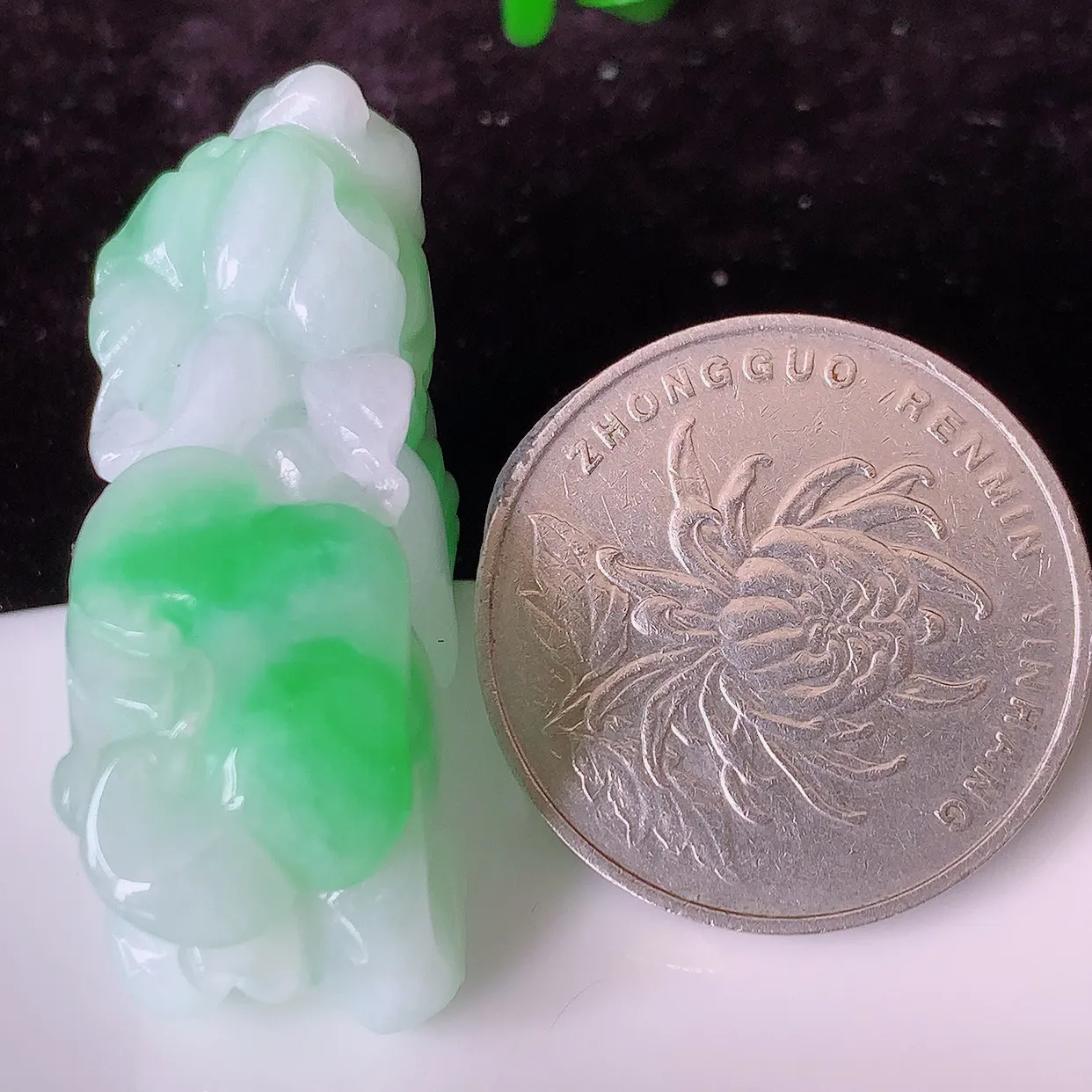 自然光实拍，冰润飘绿招财貔貅翡翠吊坠，民间有“一摸貔貅运程旺盛，再摸貔貅财运滚滚，三摸貔貅平步青云 ”的美好祝愿。#81.26