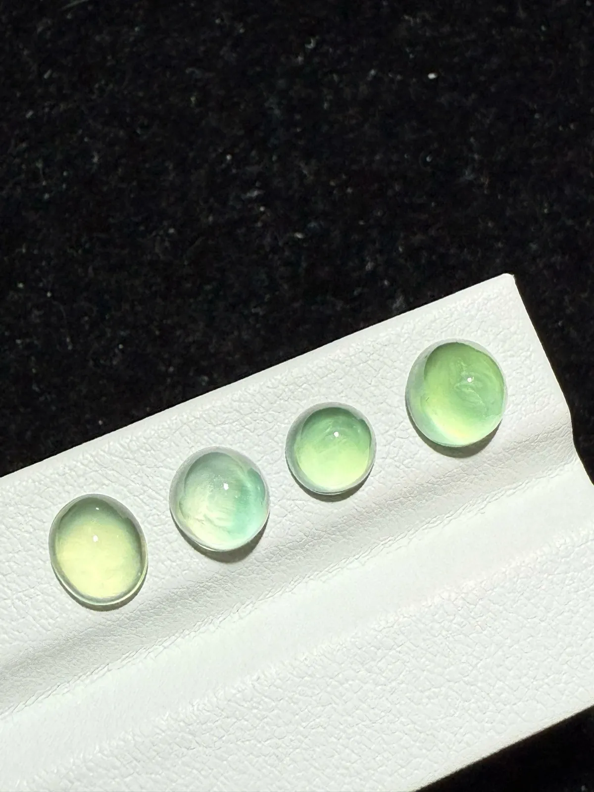 7.41ct天然葡萄石裸石，尺寸7.3*7.5*6mm，颜色美艳 ，微棉，冰透，起荧光