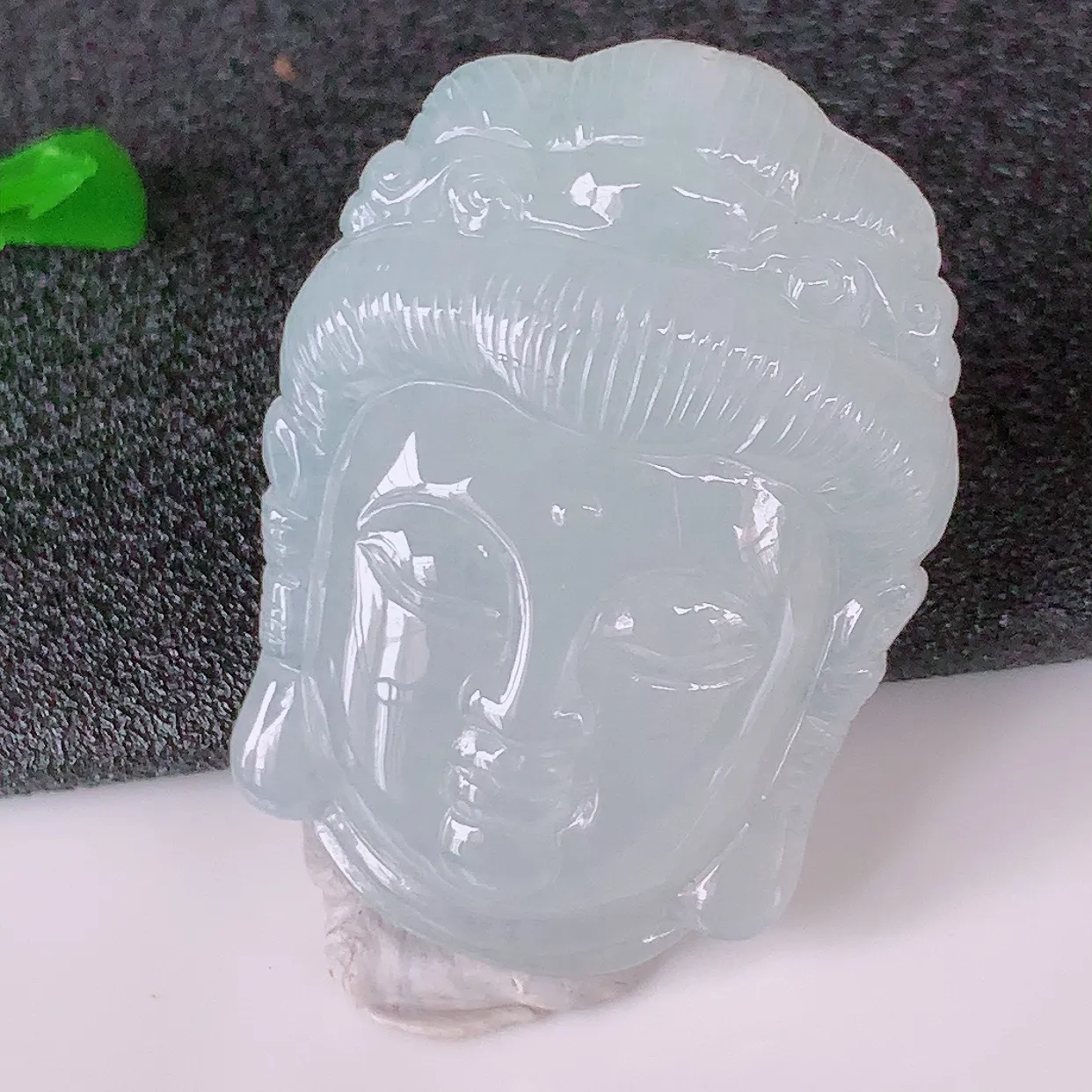 自然光实拍，冰胶翡翠保平安观音头吊坠，玉质莹润，佩戴佳品，#85.29