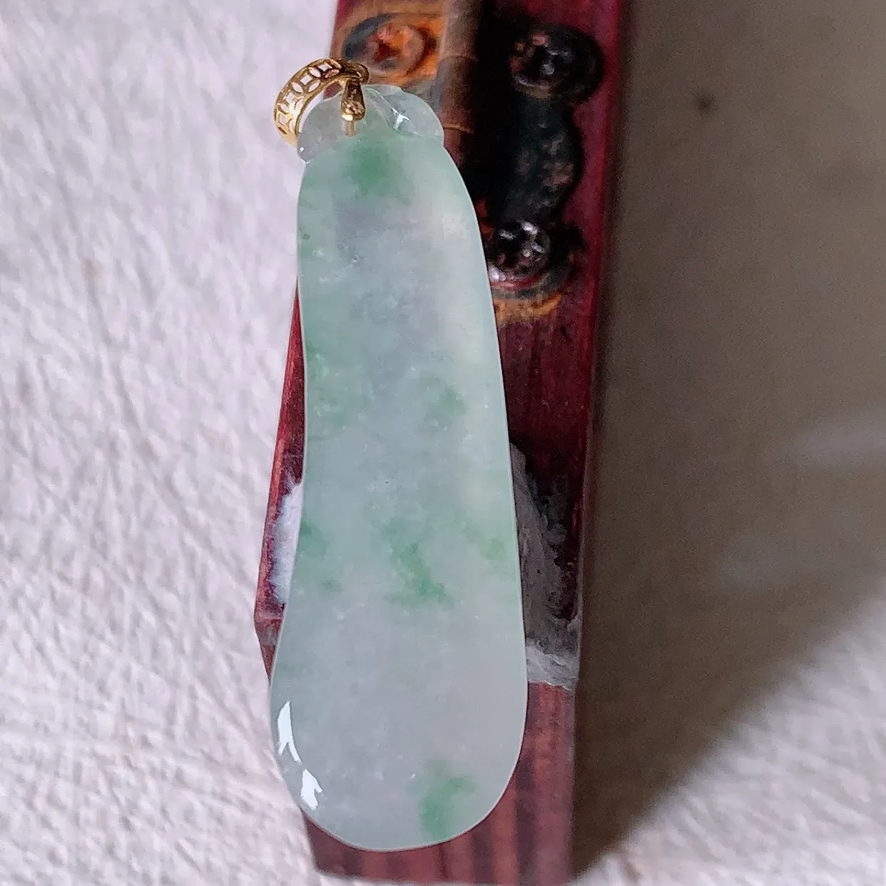 18K金镶嵌冰种飘花翡翠招财福瓜吊坠，精美饱满福瓜，种水足，形态圆润饱满，福相十足 ！#1.26