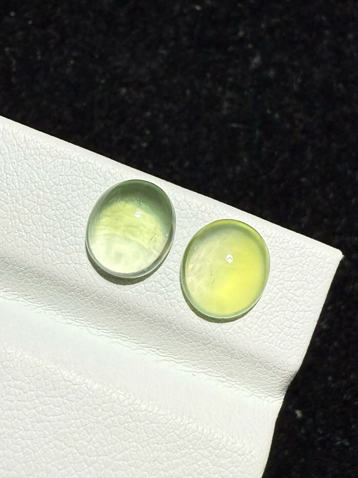 4.13ct天然葡萄石裸石，尺寸9*7.9*4.1mm，颜色美艳 ，微棉，冰透，起荧光