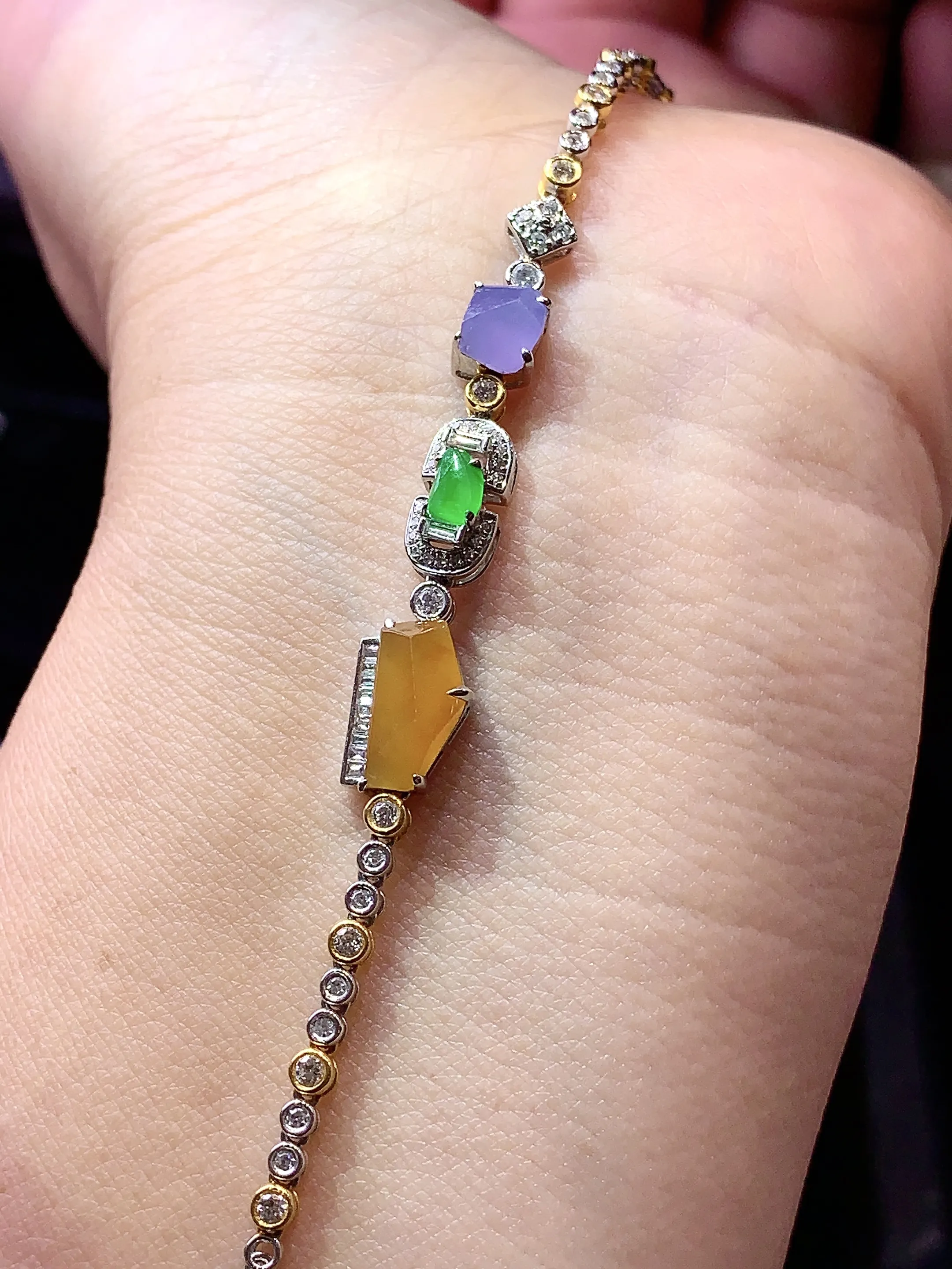 18k金钻镶嵌多宝多彩手链 玉质细腻 色泽艳丽 水润亮眼  整体尺寸37.2*7.2*5