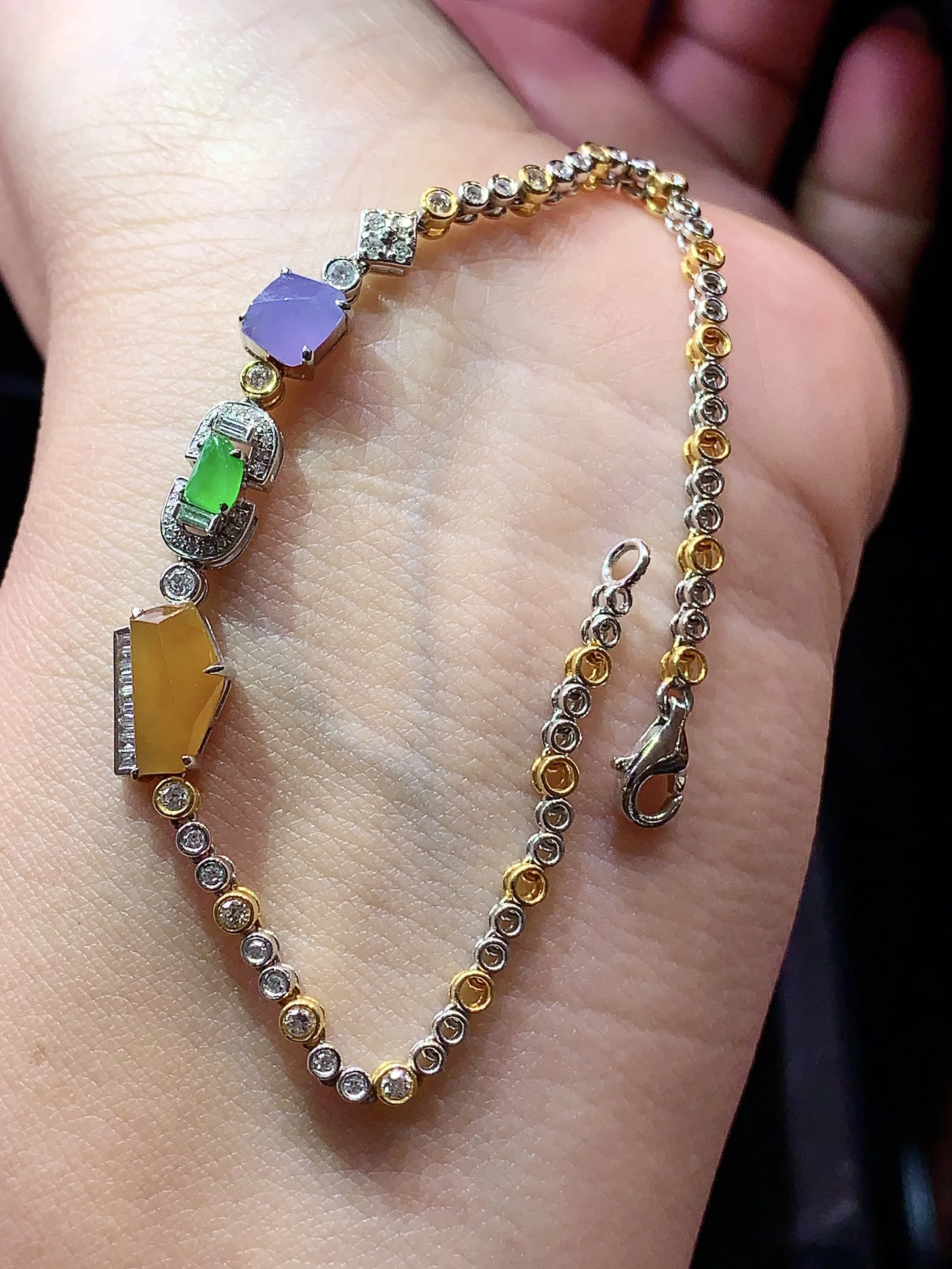 18k金钻镶嵌多宝多彩手链 玉质细腻 色泽艳丽 水润亮眼  整体尺寸37.2*7.2*5