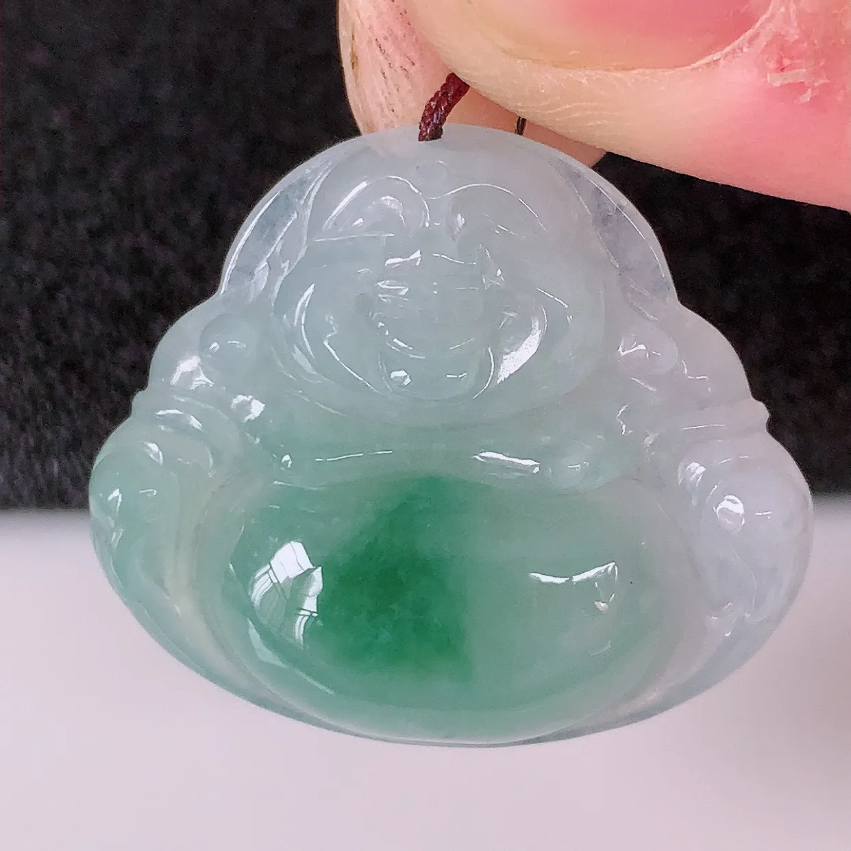 自然光实拍，冰飘花翡翠佛公吊坠，玉笑佛，饱满，开脸喜庆，配戴优雅迷人！#57.29