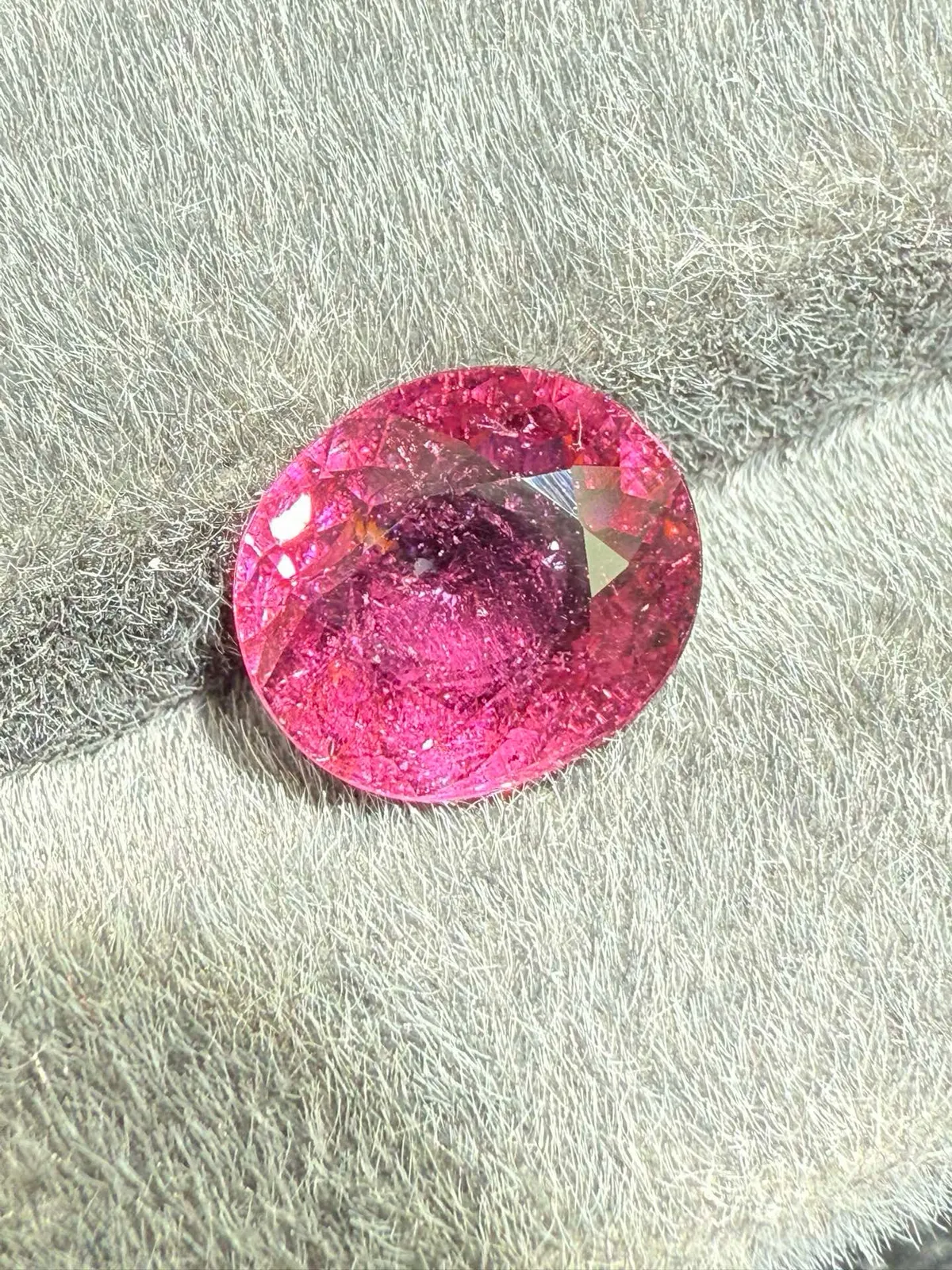 2.705ct天然卢比来碧玺裸石，尺寸10×8.8×3.9mm，颜色美艳，晶体微棉，火彩足