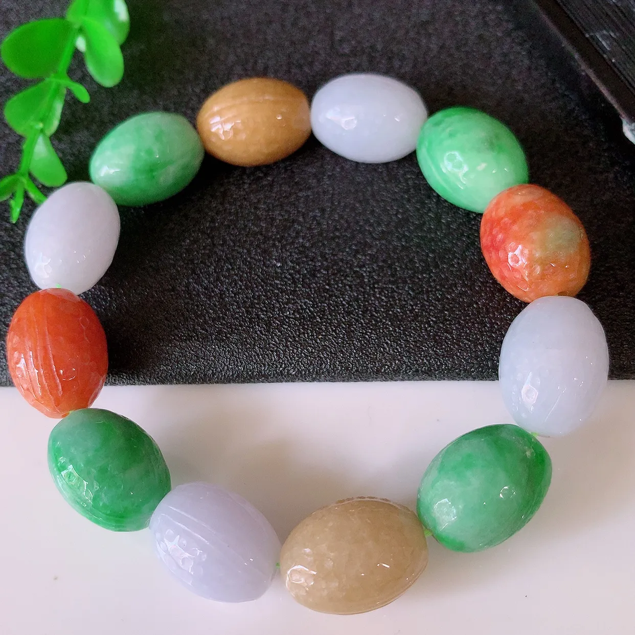 自然光实拍，冰润多宝翡翠手链，多彩翡翠手串，颜色丰富，料子细腻，高档大气，自戴送礼佳品！49.26取一尺寸16*11mm