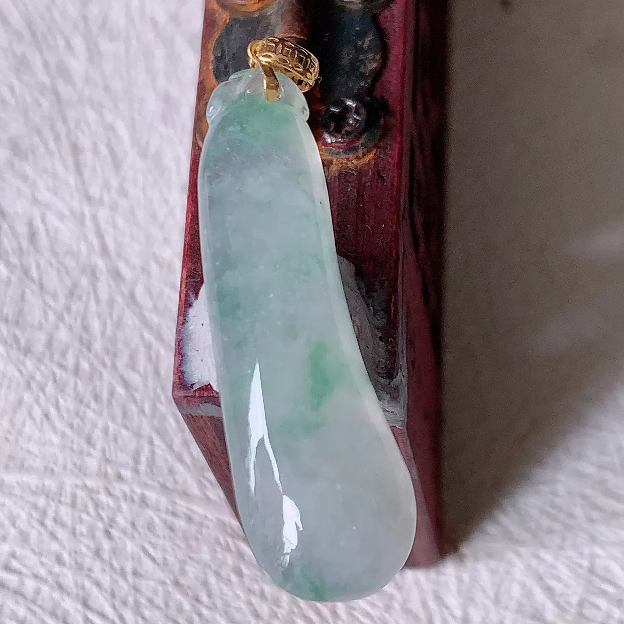 18K金镶嵌冰种飘花翡翠招财福瓜吊坠，精美饱满福瓜，种水足，形态圆润饱满，福相十足 ！#1.26