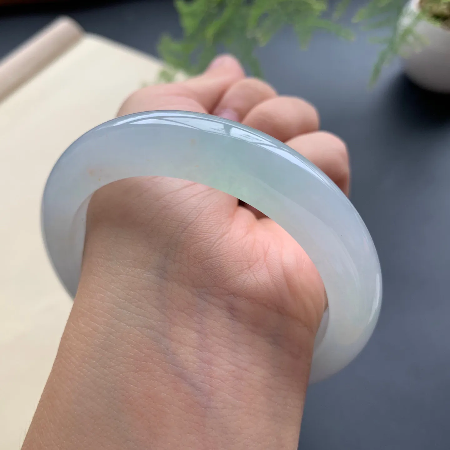 56.5圈口冰正圈手镯 尺寸：56.5-12-9.3，无纹裂，水润起胶，清爽干净