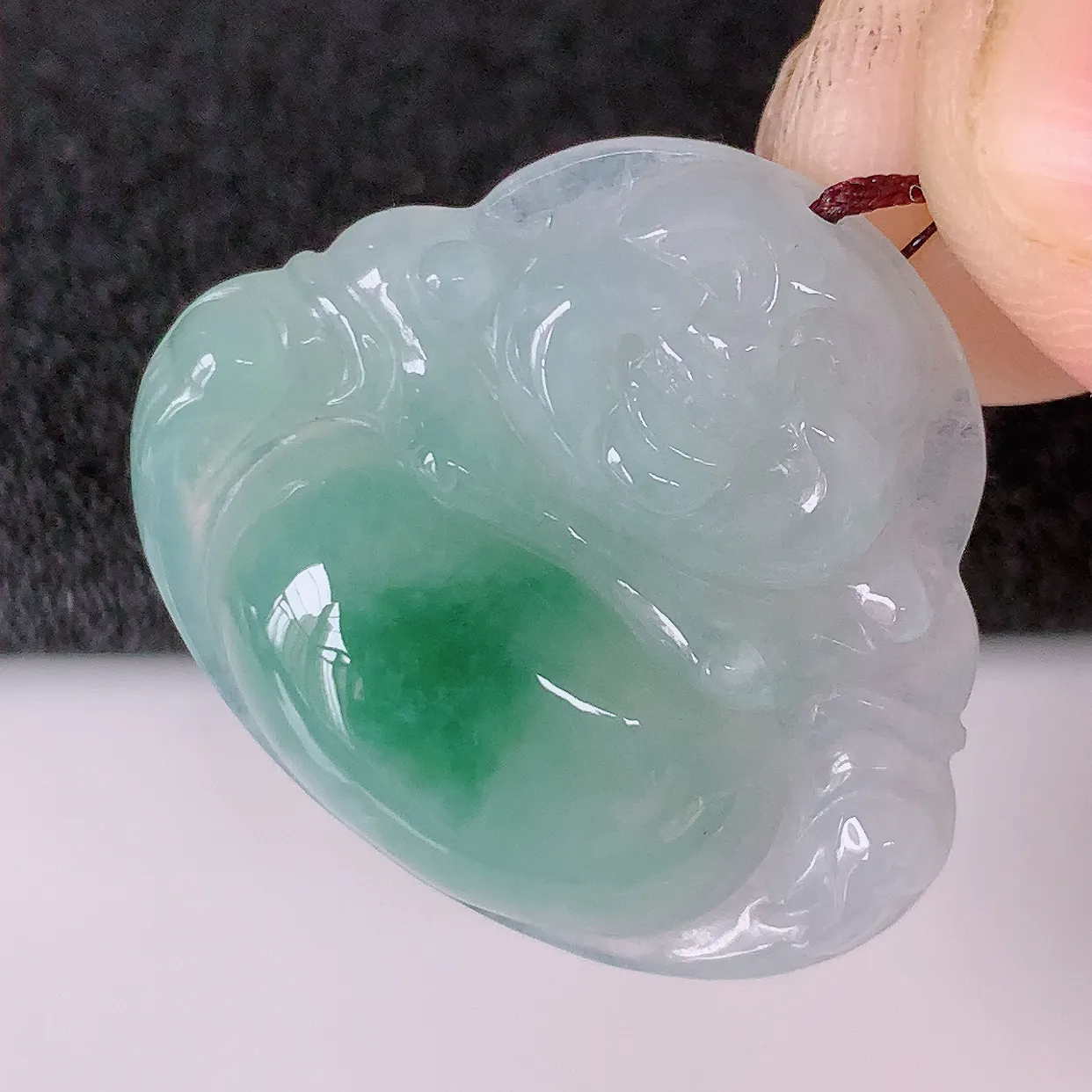 自然光实拍，冰飘花翡翠佛公吊坠，玉笑佛，饱满，开脸喜庆，配戴优雅迷人！#57.29