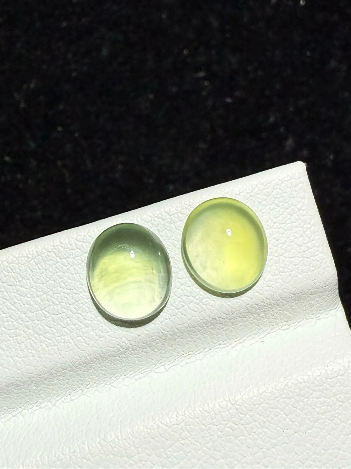 4.13ct天然葡萄石裸石，尺寸9*7.9*4.1mm，颜色美艳 ，微棉，冰透，起荧光