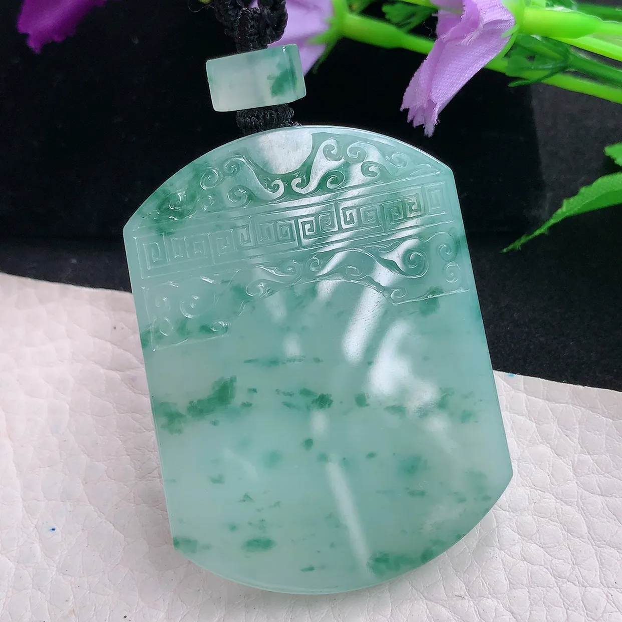yl自然光53.8*41*5.8天然缅甸翡翠怀古雕飘花平安无事牌玉吊坠