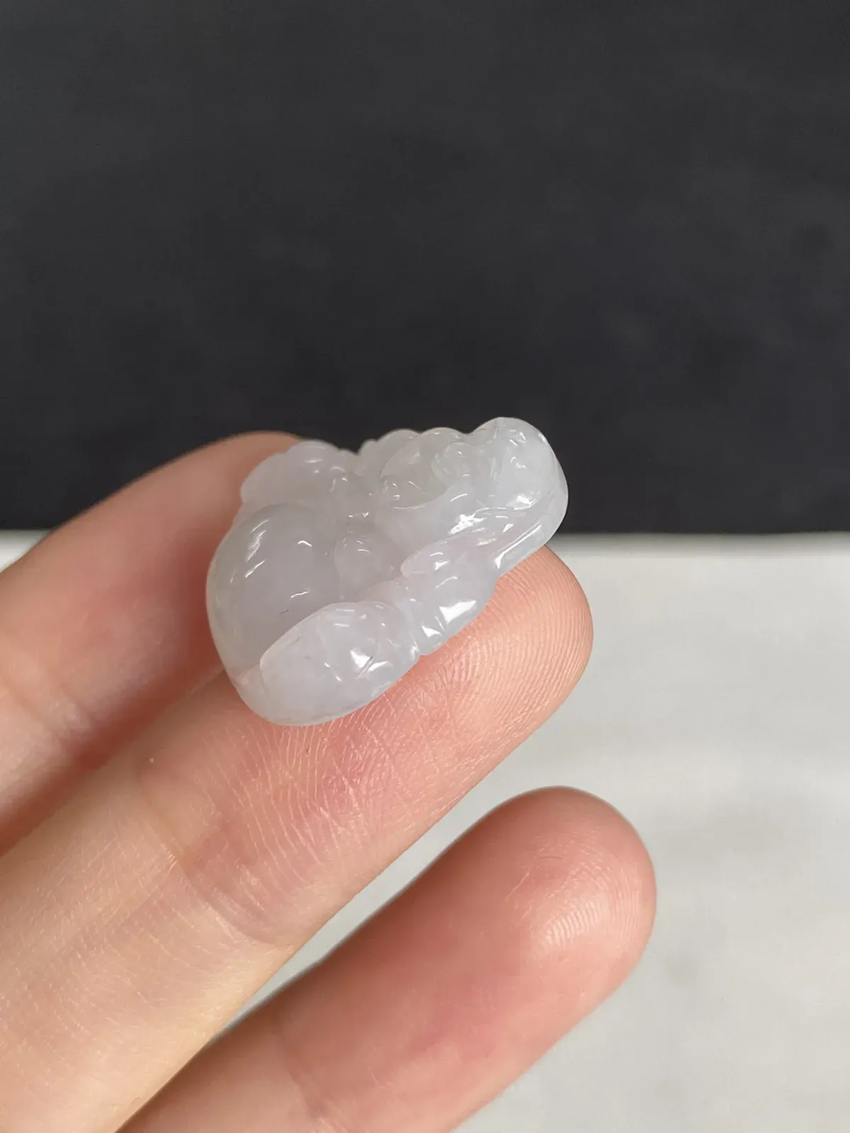 冰种冰糯种，白色翡翠佛公，完整无纹裂