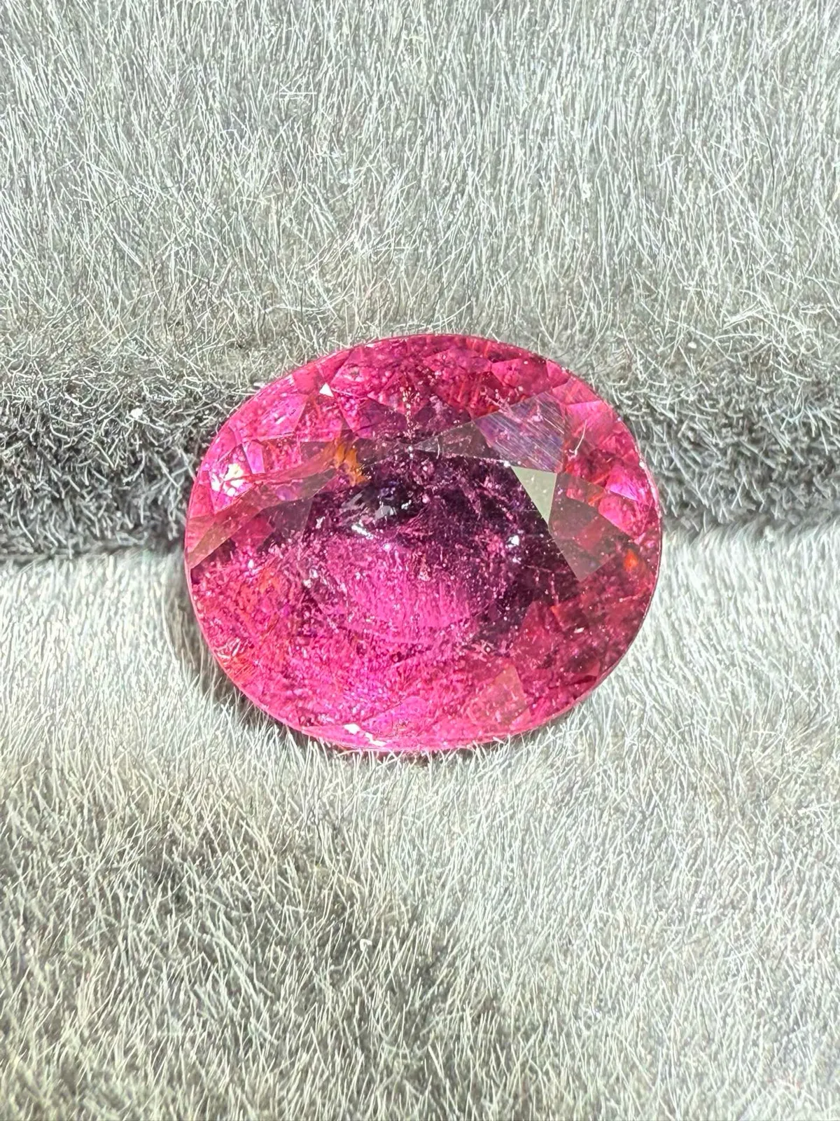 2.705ct天然卢比来碧玺裸石，尺寸10×8.8×3.9mm，颜色美艳，晶体微棉，火彩足