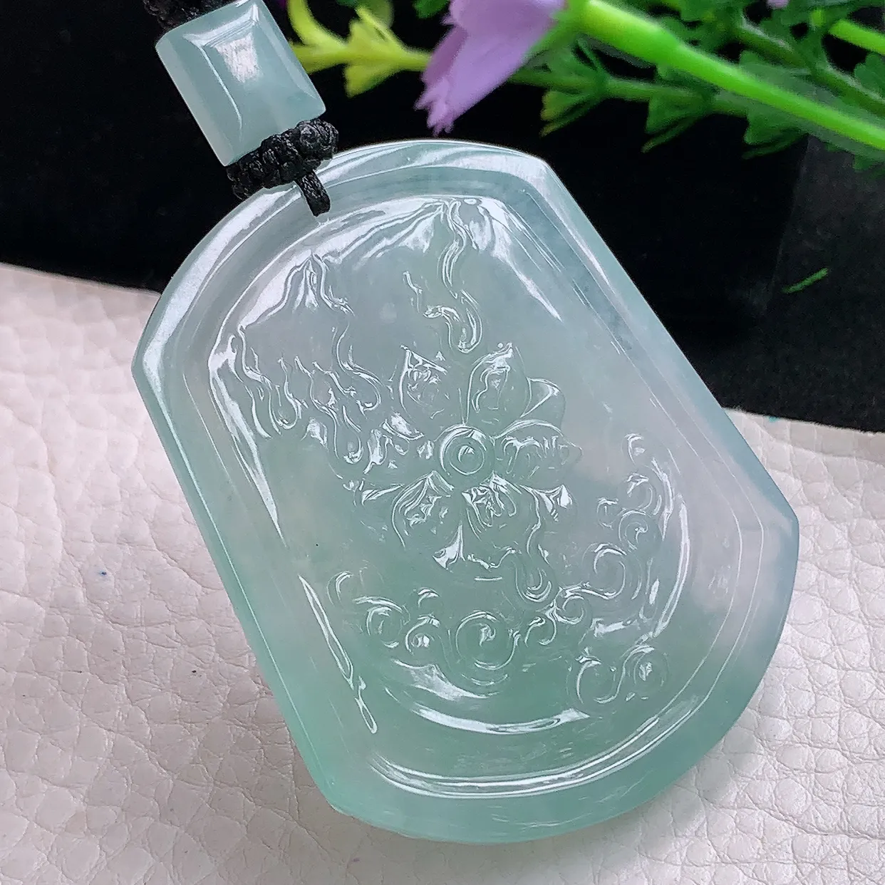 yl自然光56.6*47.2*12天然缅甸翡翠冰种晴水虚空藏菩萨玉吊坠