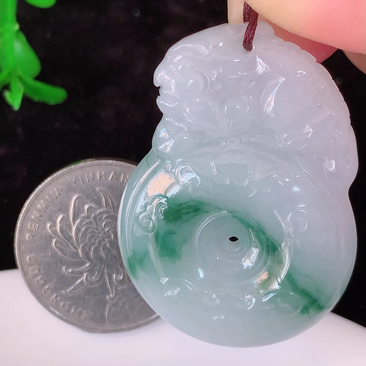 自然光实拍，冰飘花翡翠貔貅平安扣吊坠，翡翠平安扣，平安是福；冰透，很美的料子，平安扣佩戴优雅迷人！#57.26