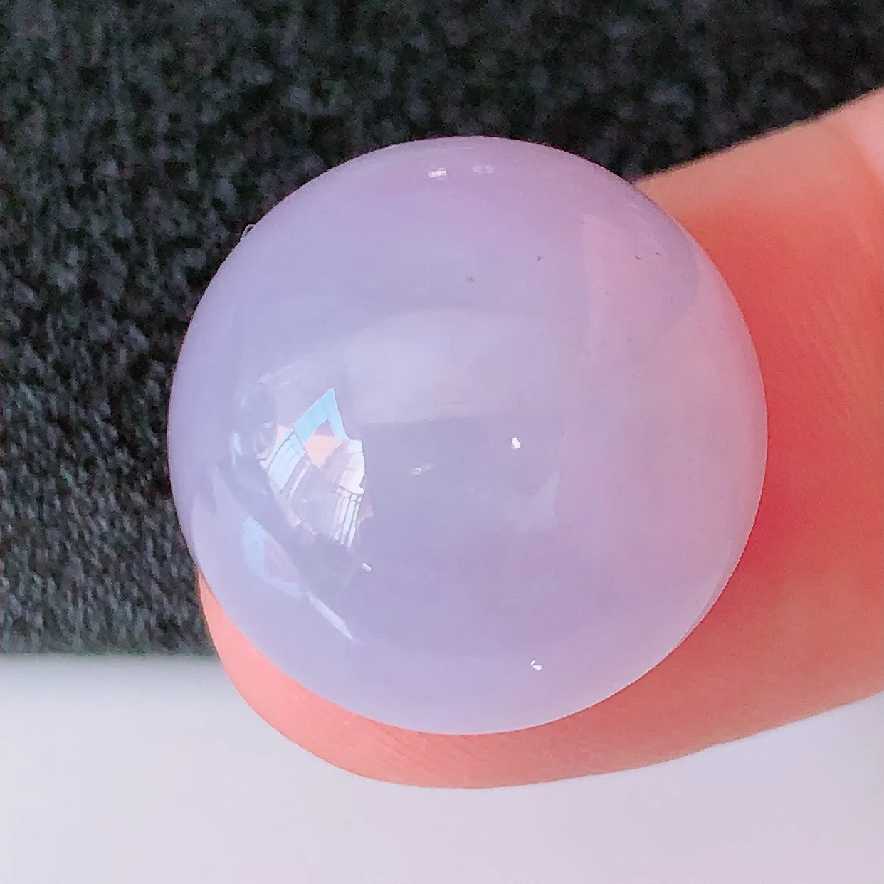 自然光实拍，大颗紫罗兰翡翠戒面、蛋面，翠色灵动，玉质细腻，颜色漂亮，品相佳，佩戴佳品！#00.26