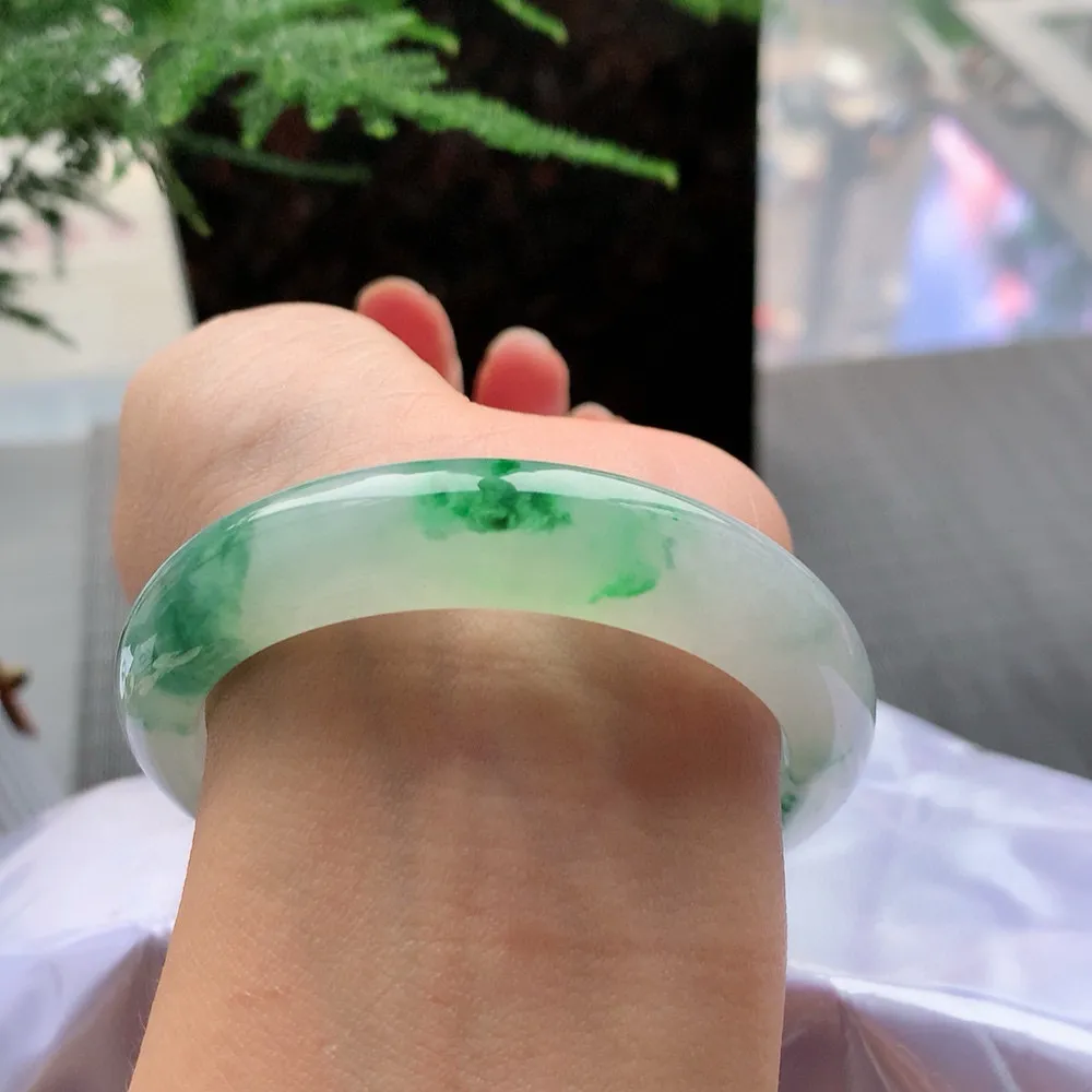 正圈高冰绿花 无瑕 尺寸:54.8/12.6/8.5花美 种水好