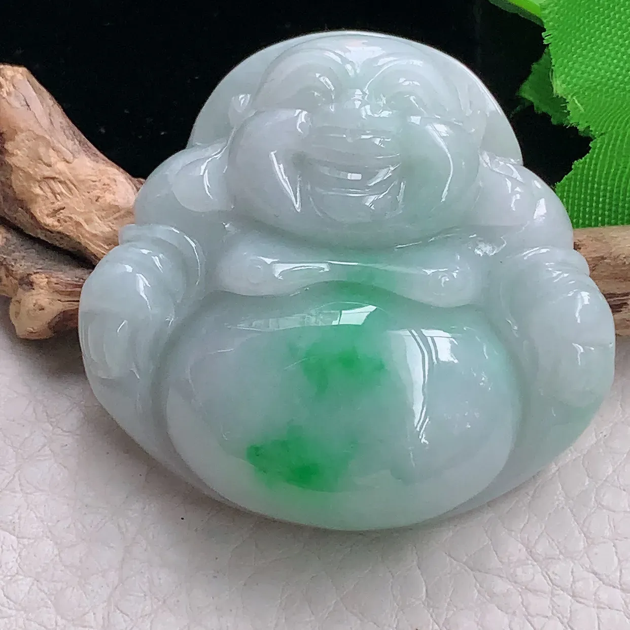 zen43.6*45.8*12.8自然光天然缅甸翡翠飘绿大佛公 开心佛玉吊坠 毛衣坠