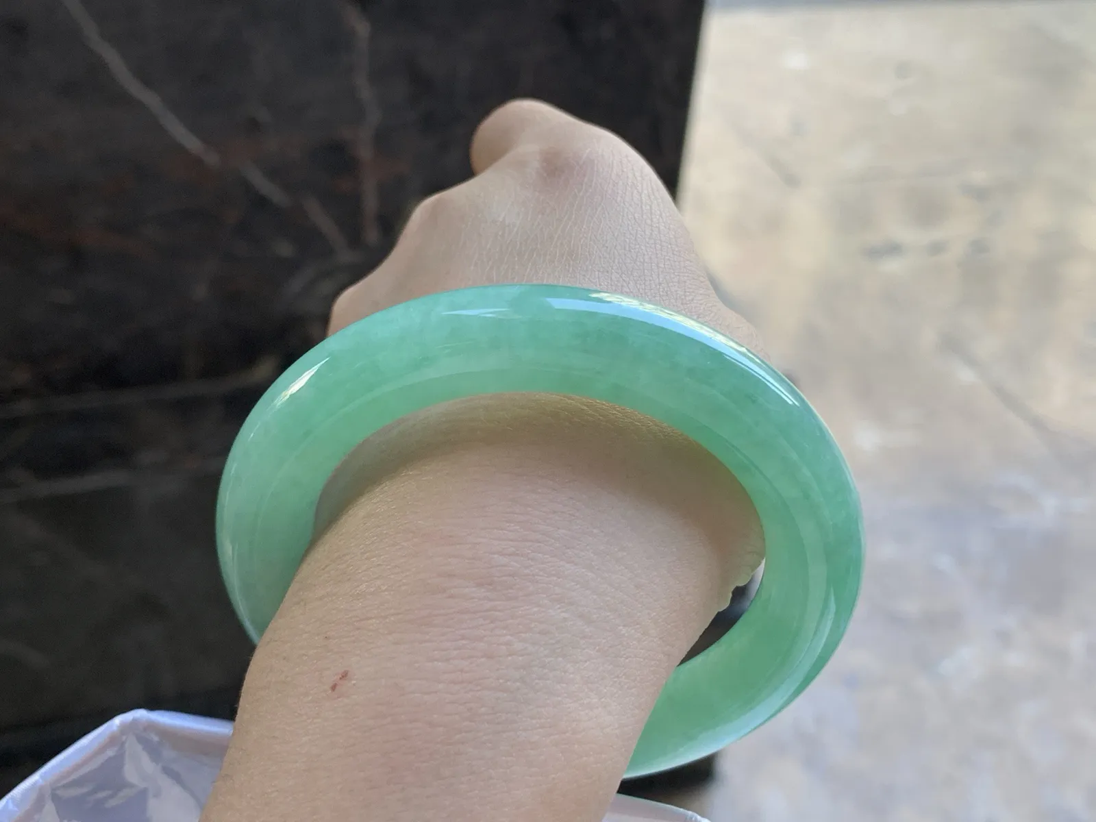 57-11.7

豆绿色圆条手镯^_^颜色均匀