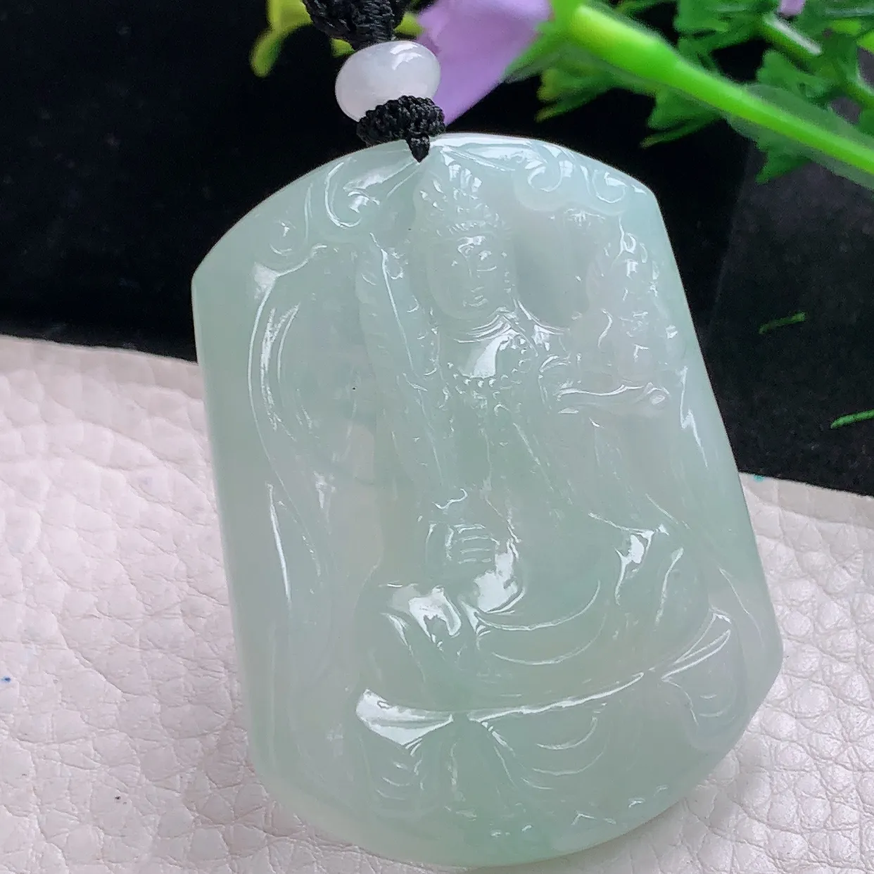 mut自然光52.5*39.8*5.5天然缅甸翡翠浅绿虚空藏观音守护神菩萨