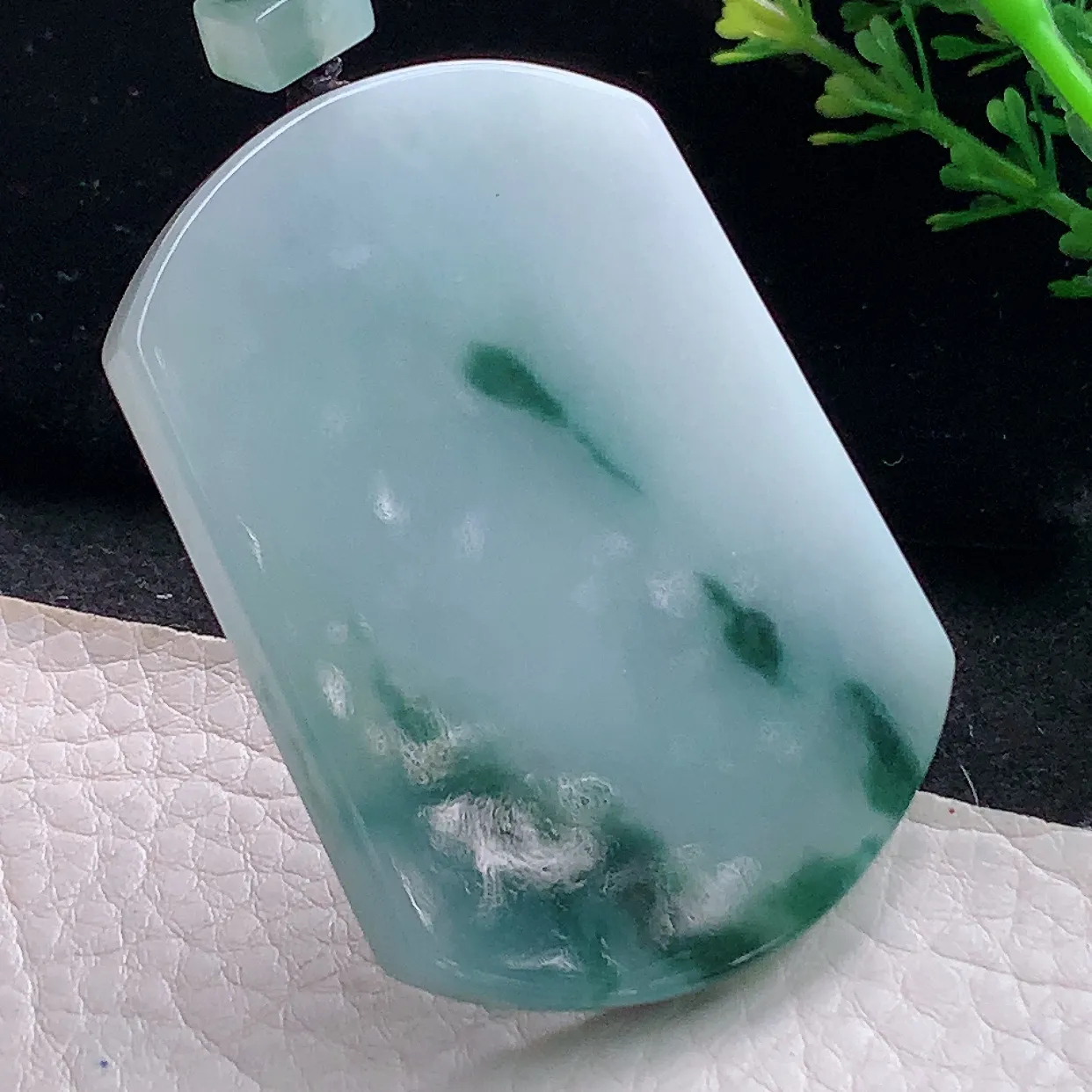 zen56*40.5*5.5自然光天然缅甸翡翠飘花无事牌 素面牌玉吊坠 毛衣坠