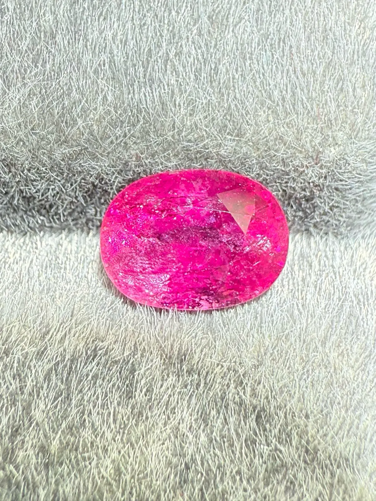 2.195ct天然卢比来碧玺裸石，尺寸8.9×6.5×5.5mm，颜色美艳，晶体微棉，火彩足