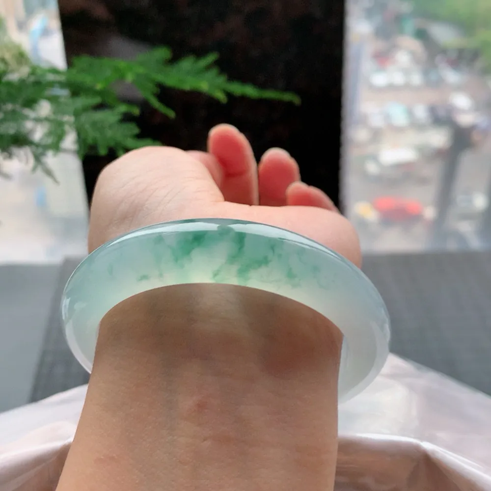 正圈冰玻飘花 无瑕 尺寸:55.3/12.9/9花美 种水好🥰🥰