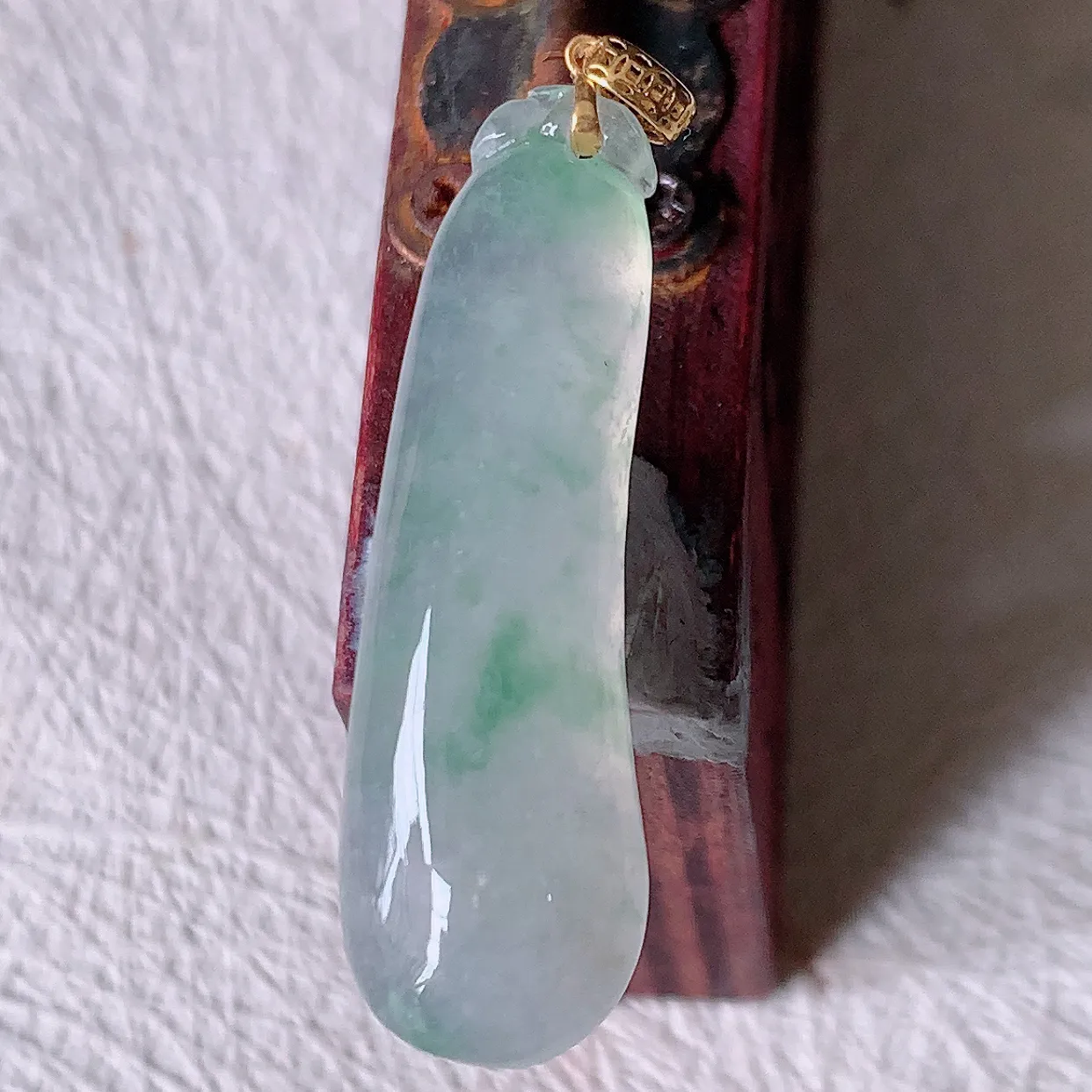 18K金镶嵌冰种飘花翡翠招财福瓜吊坠，精美饱满福瓜，种水足，形态圆润饱满，福相十足 ！#1.26