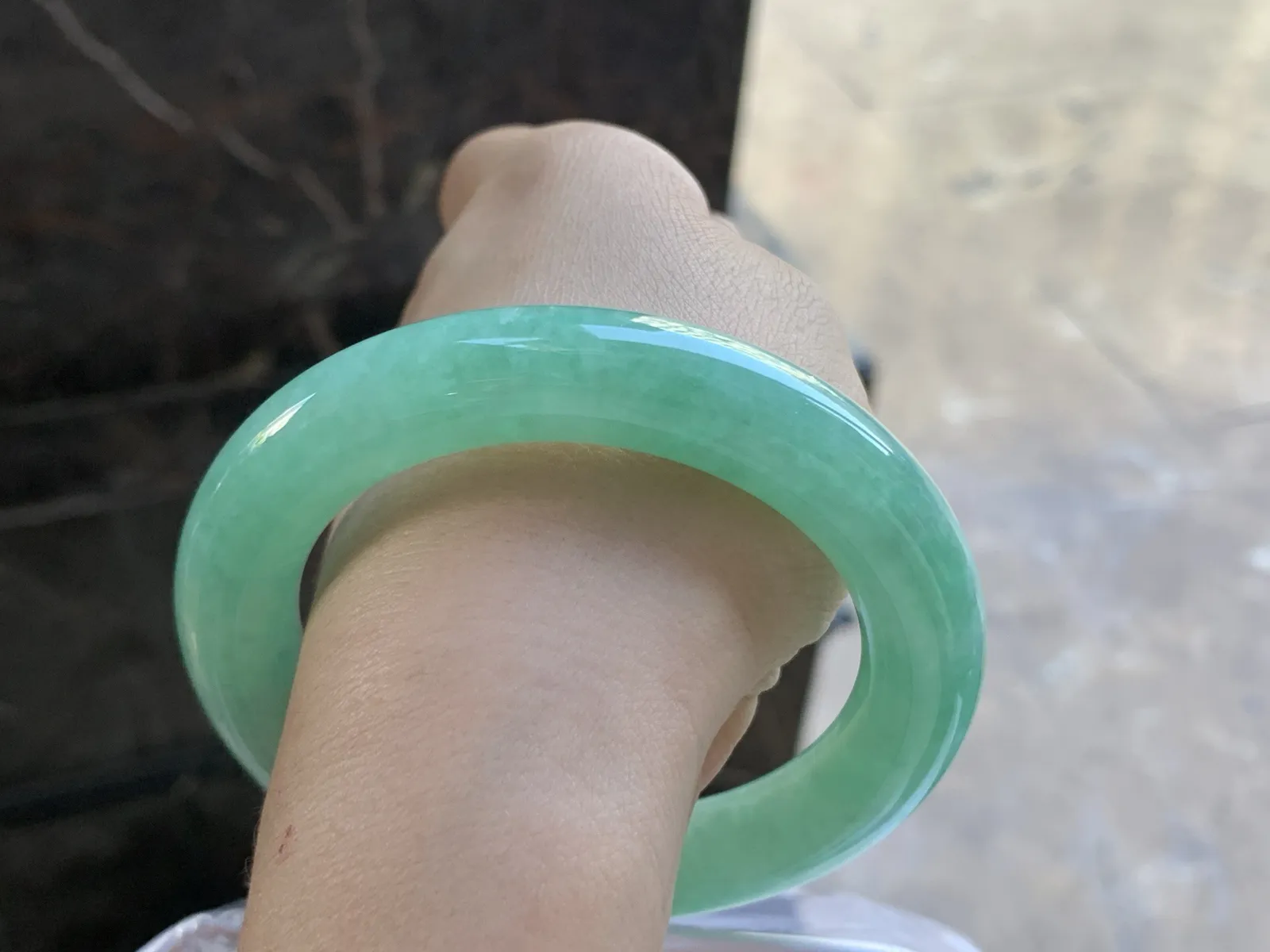 57-11.7

豆绿色圆条手镯^_^颜色均匀