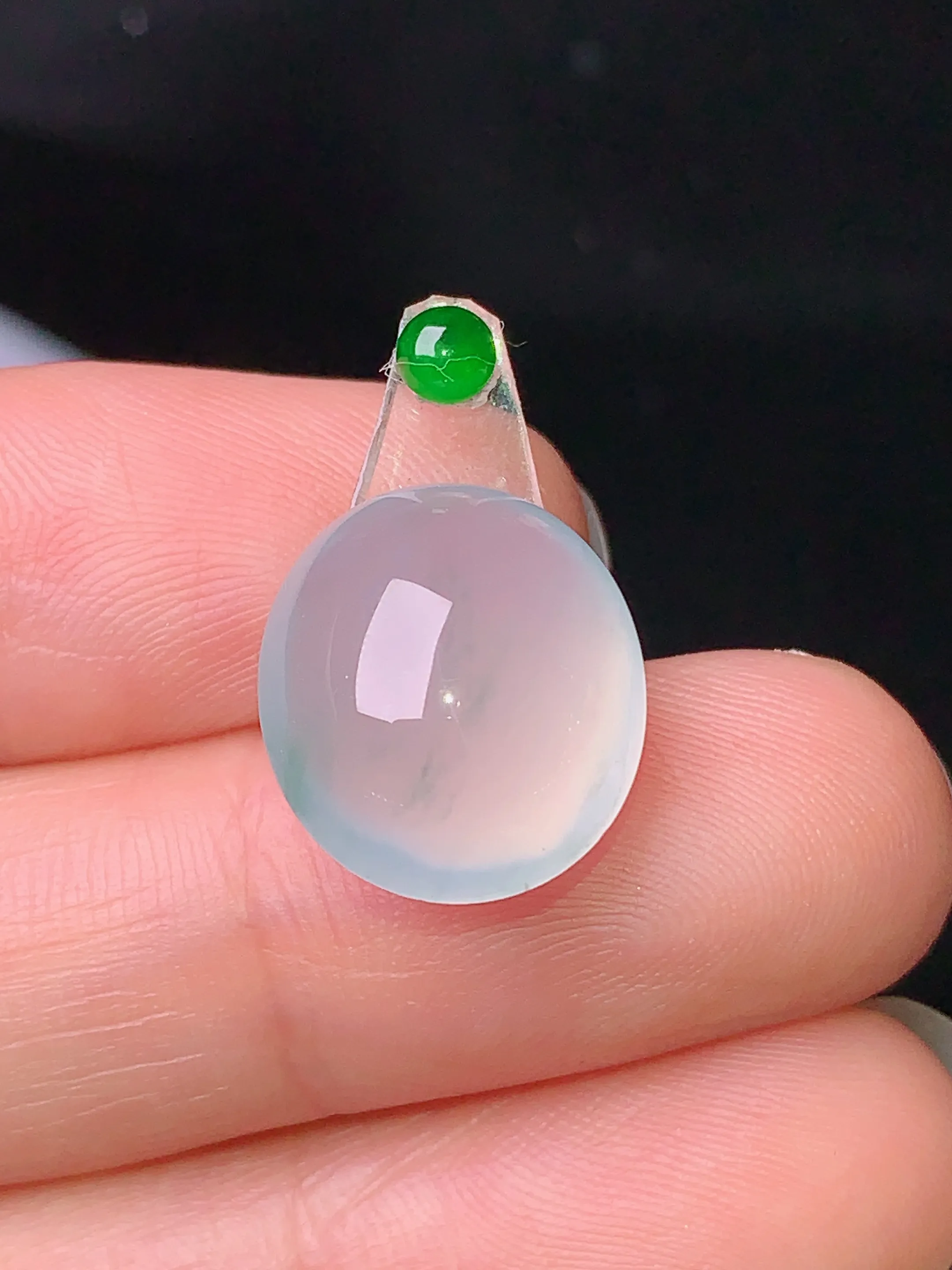 镶嵌款 冰种蛋面吊坠 玉质细腻 色泽艳丽 水润亮眼  整体尺寸14*12.6*6.6