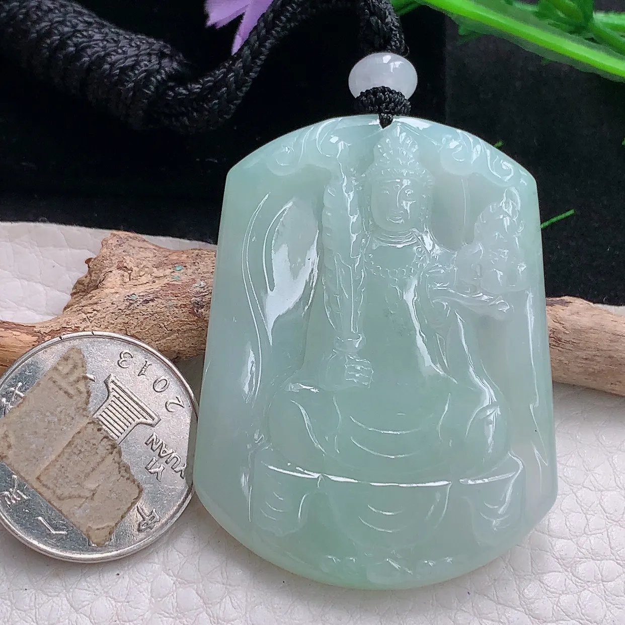 mut自然光52.5*39.8*5.5天然缅甸翡翠浅绿虚空藏观音守护神菩萨