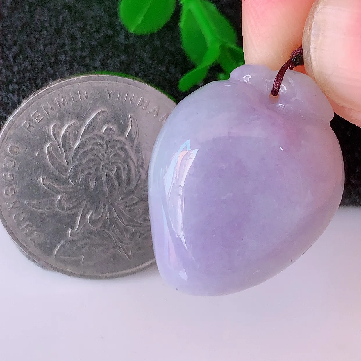 自然光实拍，冰润紫罗兰翡翠桃子吊坠，种老水足，雕工精湛 ，寓意美好，佩戴时尚出众！#41.26