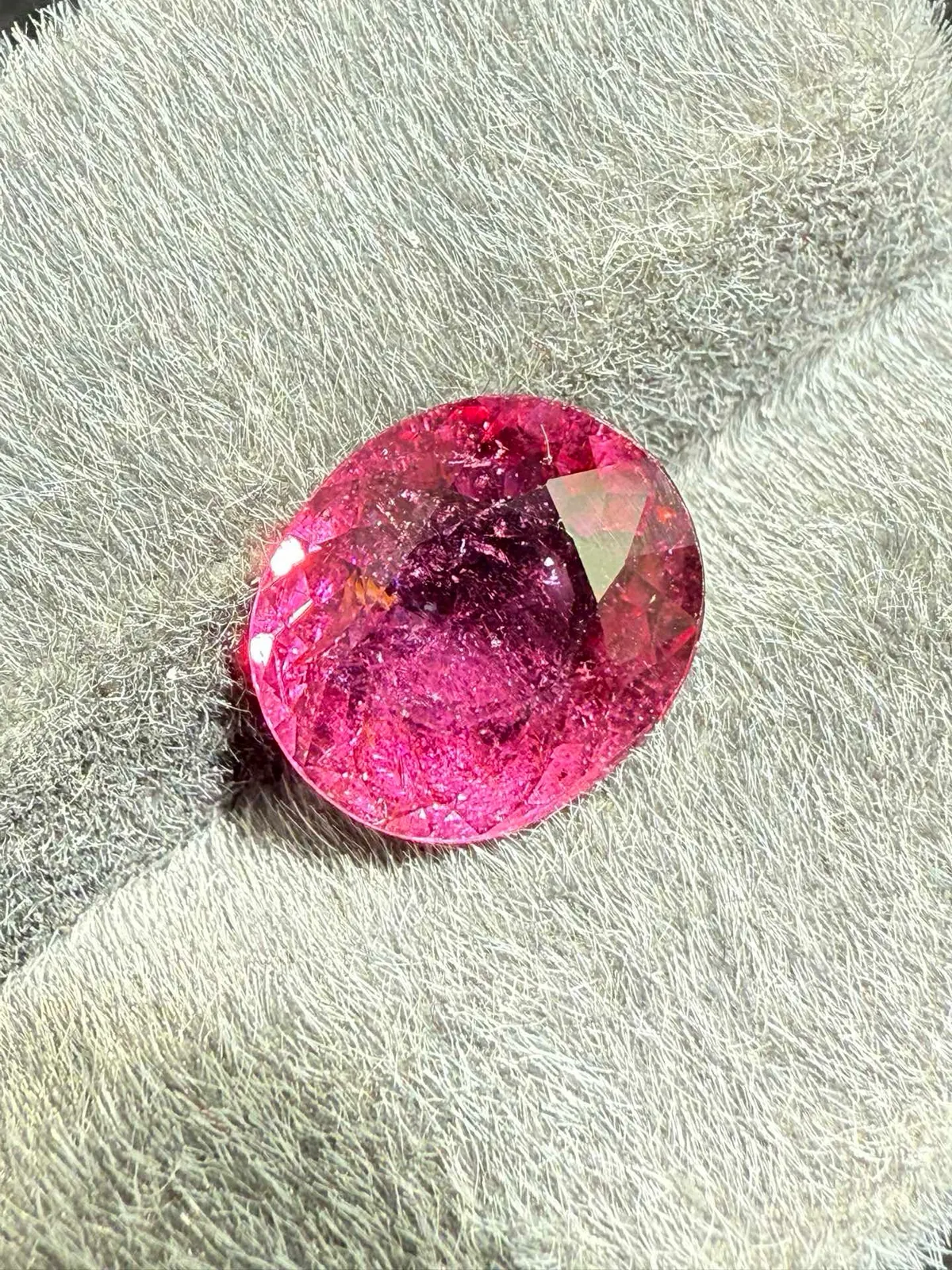 2.705ct天然卢比来碧玺裸石，尺寸10×8.8×3.9mm，颜色美艳，晶体微棉，火彩足