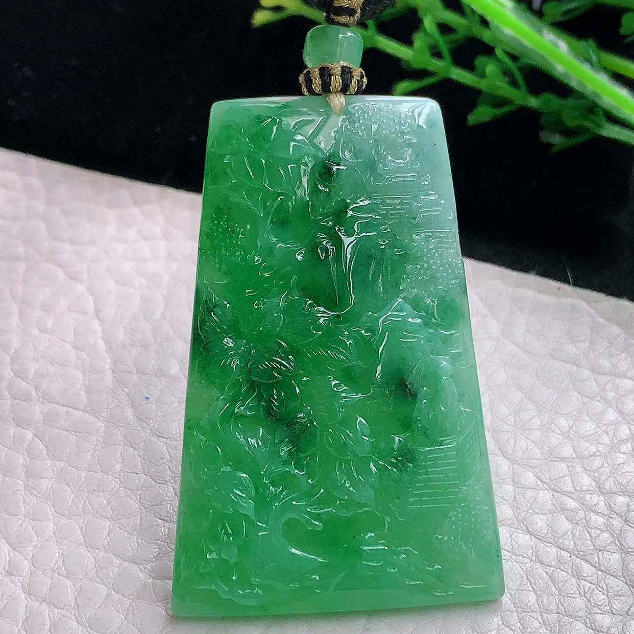 yl自然光53.6*34*6.2天然缅甸翡翠辣绿山水 大好河山玉吊坠