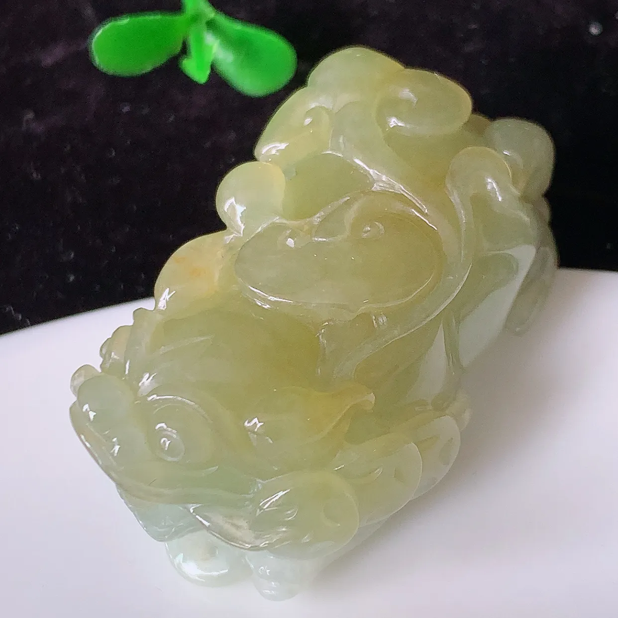 自然光实拍，冰润黄翡招财貔貅翡翠吊坠，民间有“一摸貔貅运程旺盛，再摸貔貅财运滚滚，三摸貔貅平步青云 ”的美好祝愿。#81.26