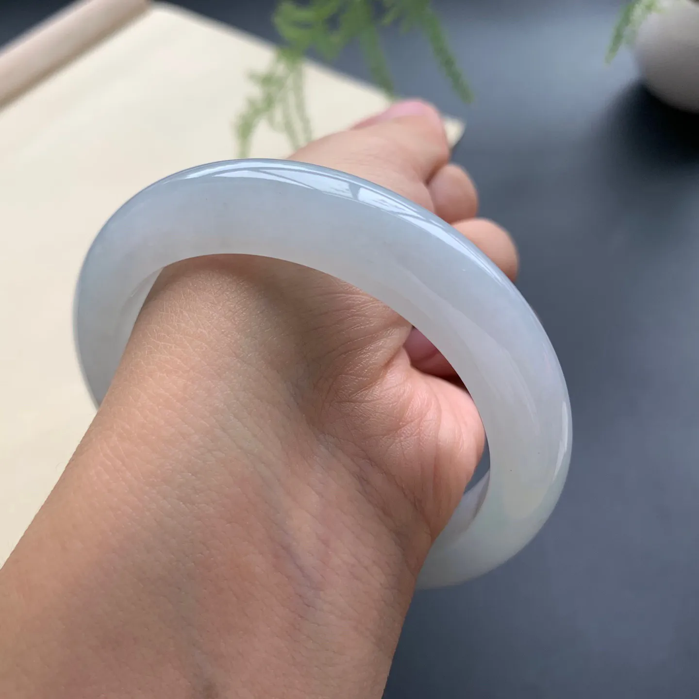 56.5圈口冰正圈手镯 尺寸：56.5-12-9.3，无纹裂，水润起胶，清爽干净