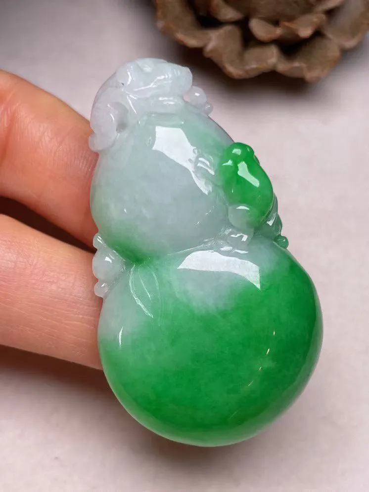 冰糯种飘绿【葫芦】吊坠，种水好，玉质细腻 ，卖相好
