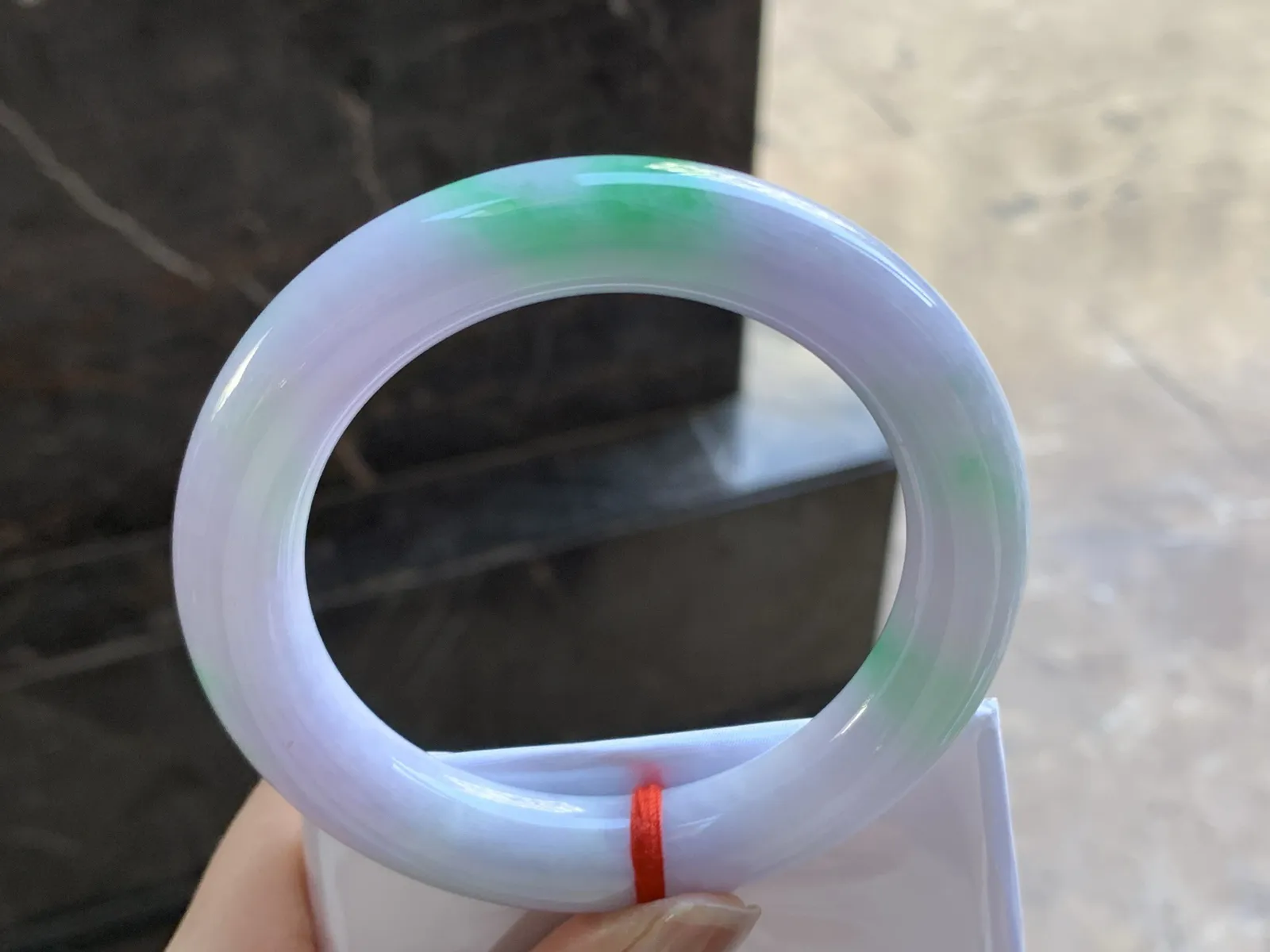 58-11.8

春带彩圆条手镯^_^鲜艳 玉质温润