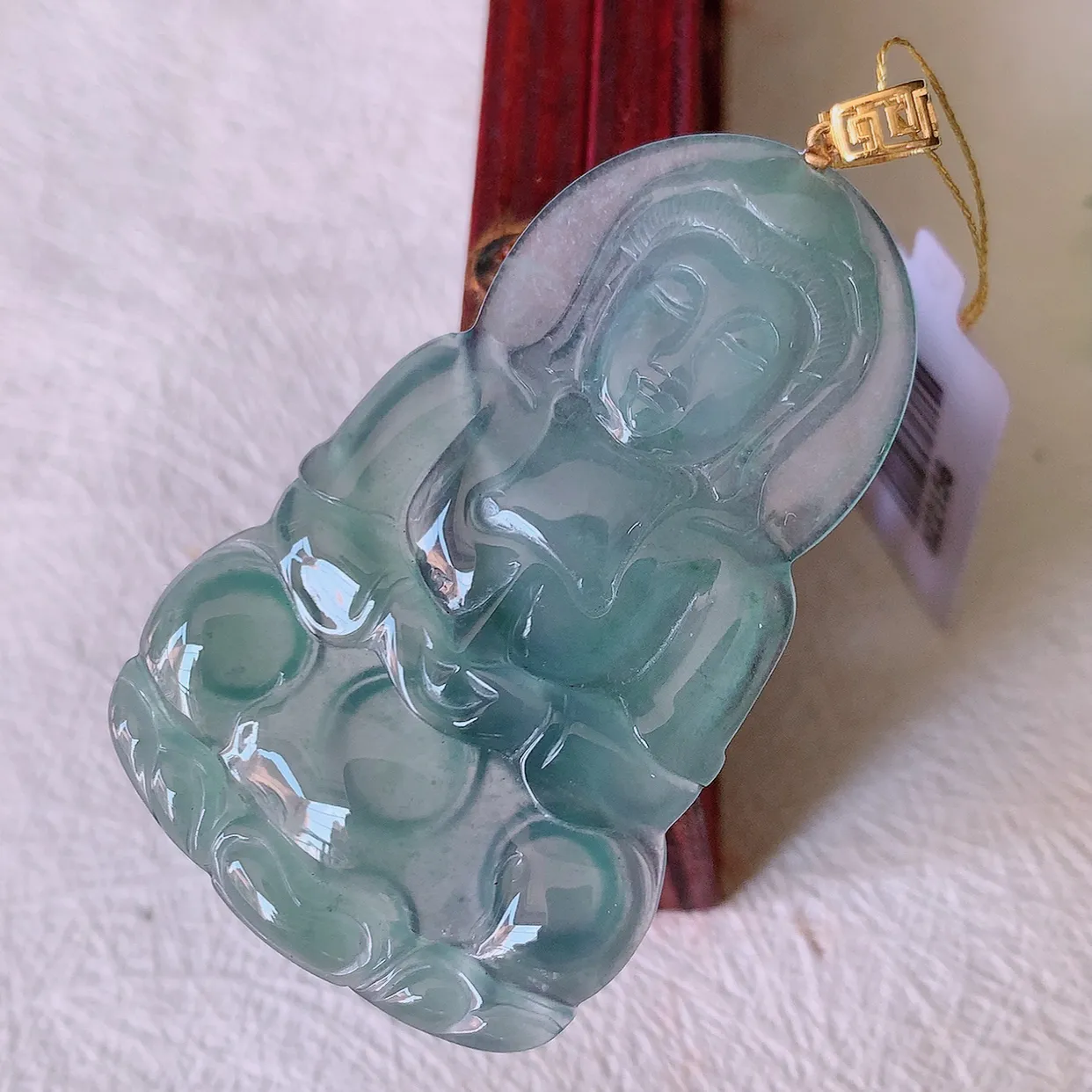 18K金镶嵌冰种翡翠观音菩萨吊坠，赐福翡翠观音，观音面相端庄，品相佳，佩戴气质！#35.26