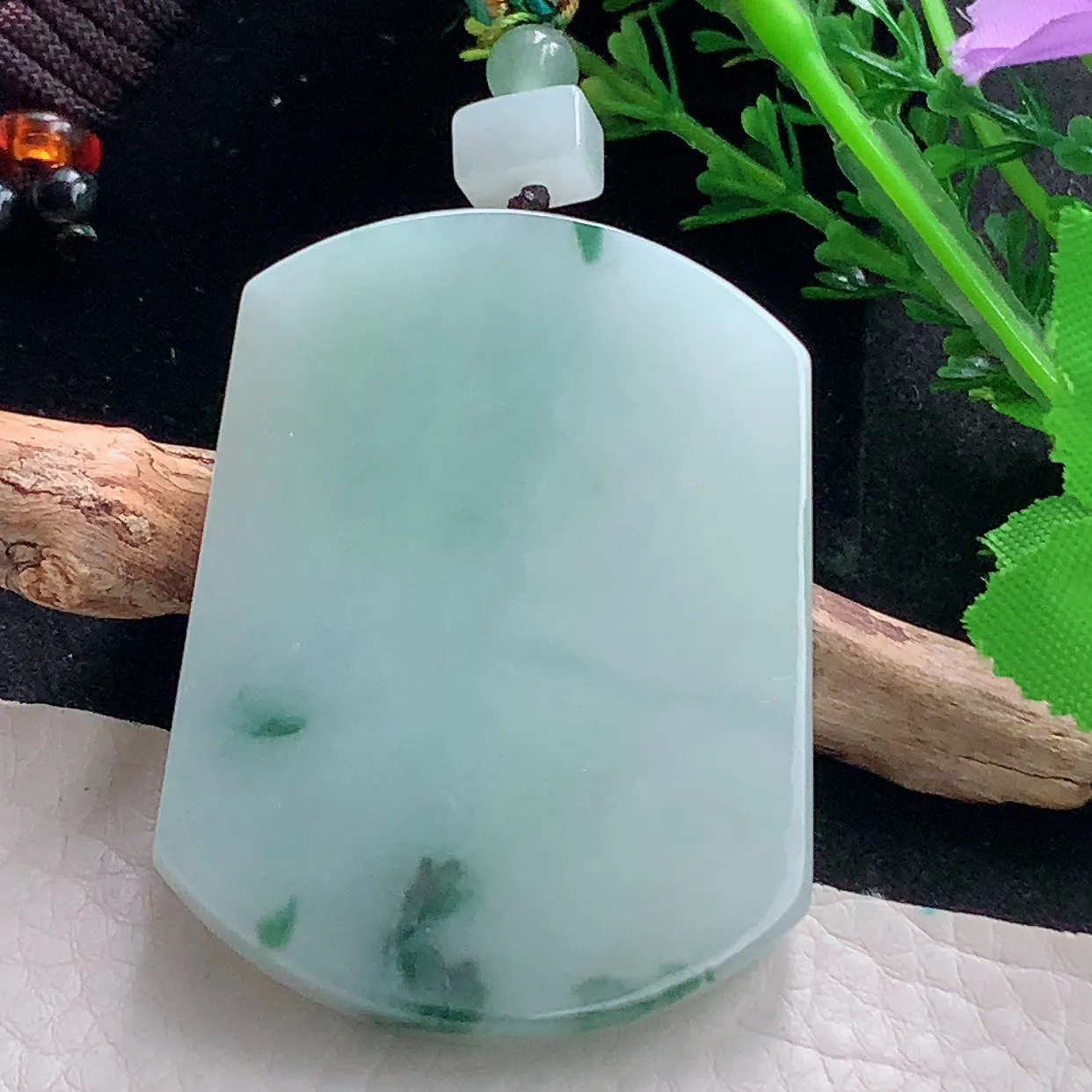 zen53.5*40.8*5.8自然光天然缅甸翡翠飘花平安无事牌玉吊坠 毛衣坠