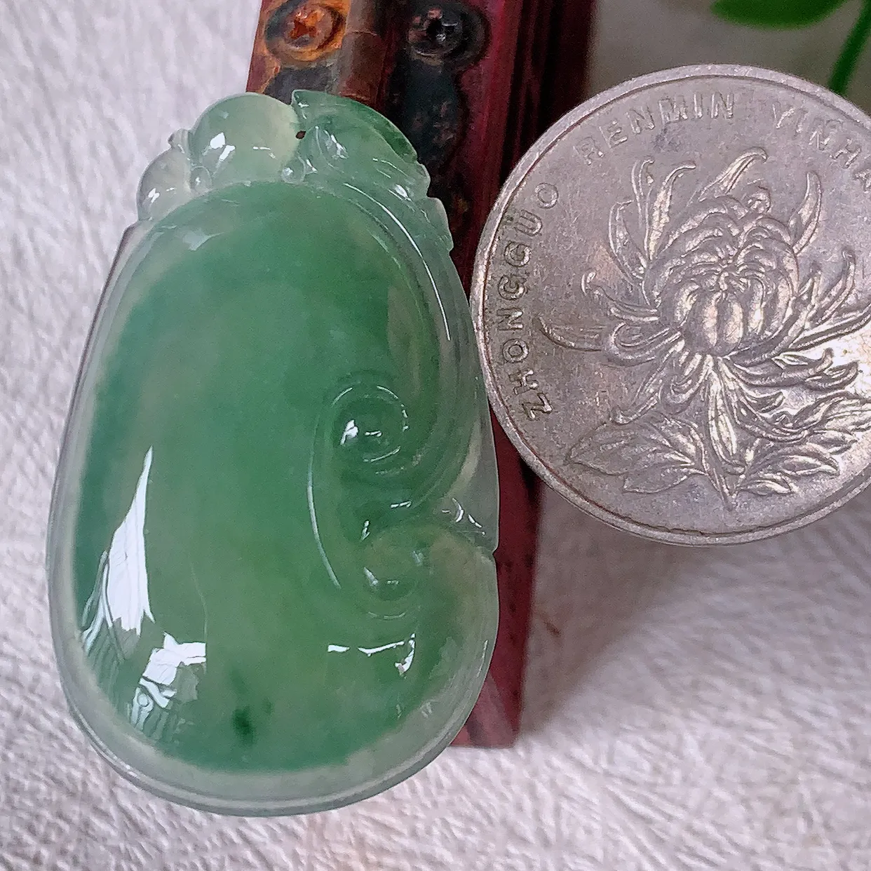 自然光实拍，冰种满绿飘花翡翠如意吊坠，上身效果非常美，饱满大气，工艺美，万事如意，如意一生，#01.29