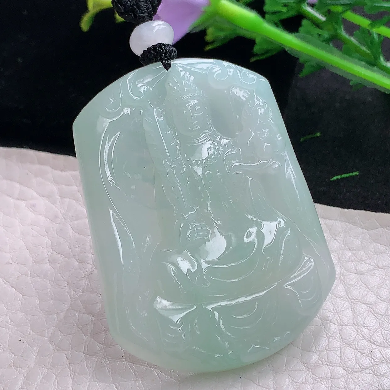 mut自然光52.5*39.8*5.5天然缅甸翡翠浅绿虚空藏观音守护神菩萨