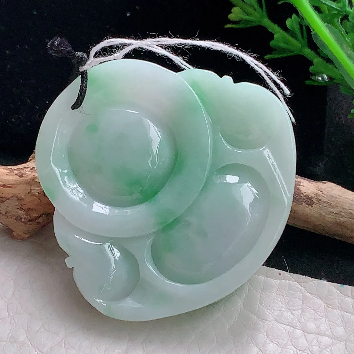 zen48*49.2*13.9自然光天然缅甸翡翠飘绿大佛公 开心佛玉吊坠 毛衣坠